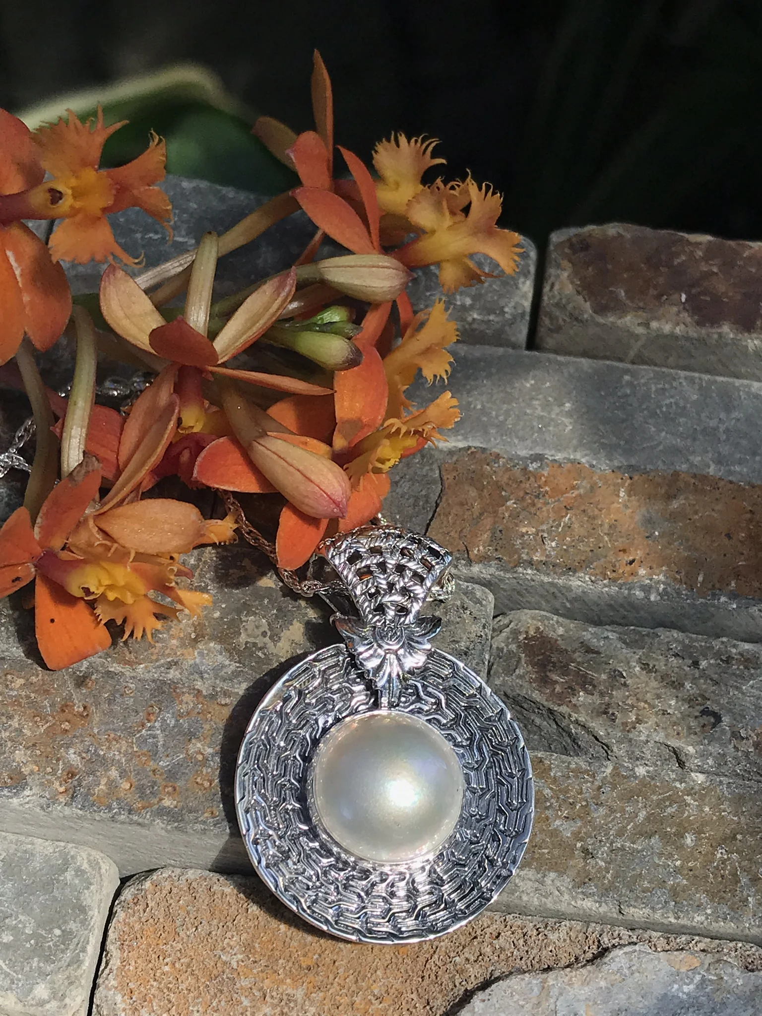 mother of pearl pendant set in sterling silver from Bali
