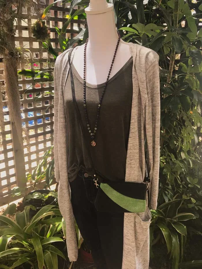 GREEN SANDED STINGRAY CLUTCH / CROSSBODY