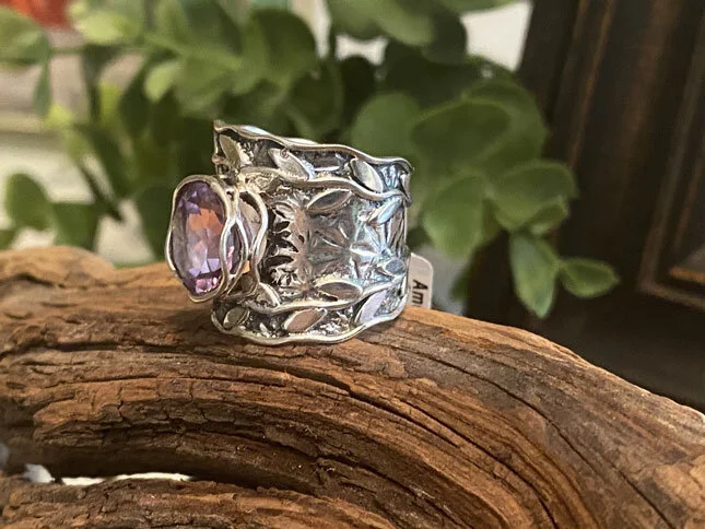 Amethyst ring set in Sterling Silver, Organic style