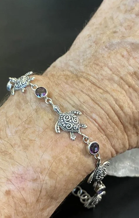 Silver turtle and topaz bracelet, Amethyst and silver bracelet, Artisan-crafted turtle jewelry, Island-style bracelet.