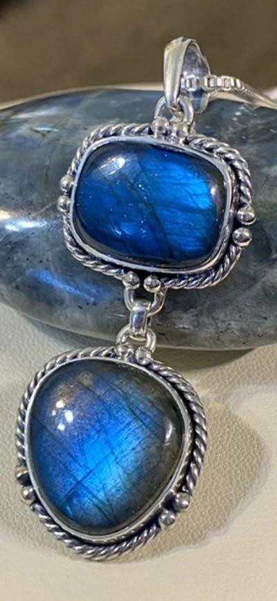 Labradorite necklace, Sterling silver jewelry, Handmade gemstone jewelry, Boho necklace, Artisan labradorite pendant, Labradorite healing stone, Ethereal blue necklace