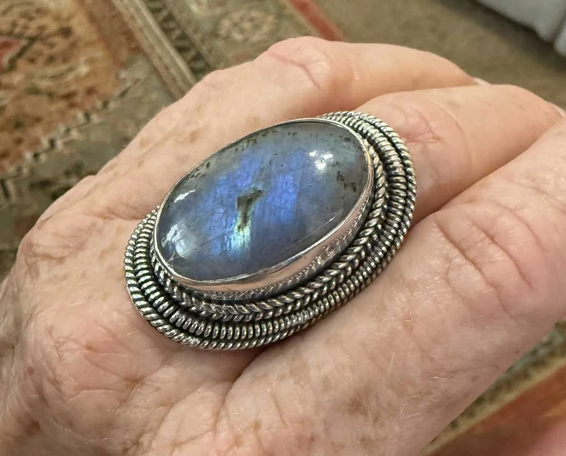 Discover a handcrafted labradorite statement ring in sterling silver. Ethereal glow, Boho charm, and artisan soul—all made with love in Bali.
