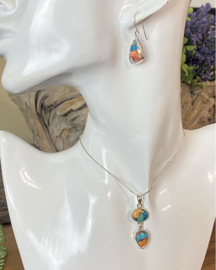 SPINY OYSTER COPPER TURQUOISE PENDANT AND EARRINGS SET IN STERLING SILVER WITH 18" STERLING SILVER CHAIN. HANDMADE IN INDIA