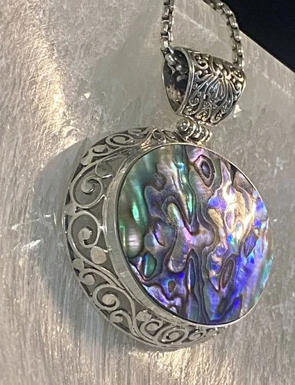 healing properties, spiritual jewelry, emotional balance, protection, heart chakra, calming energy, unique jewelry, boho style, organic design, natural beauty, statement piece, jewelry with meaning,