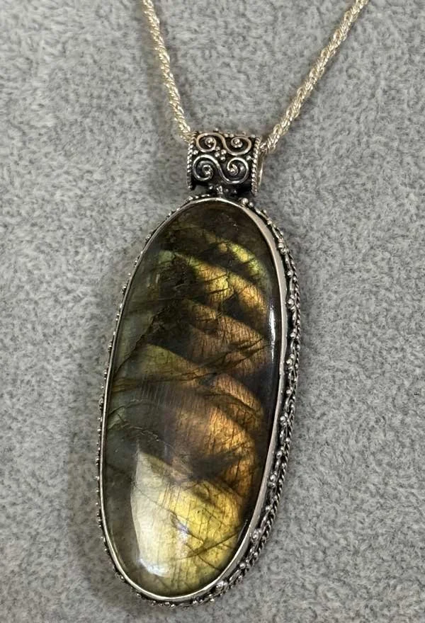 labradorite necklace for women, handcrafted silver jewelry, gemstone statement necklace, iridescent labradorite