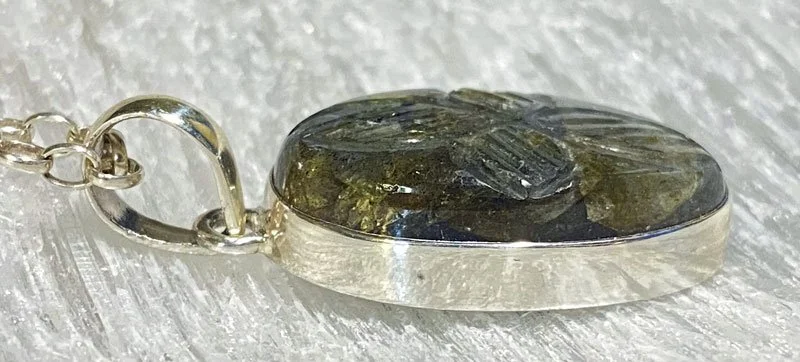labradorite iridescent pendant, statement necklace