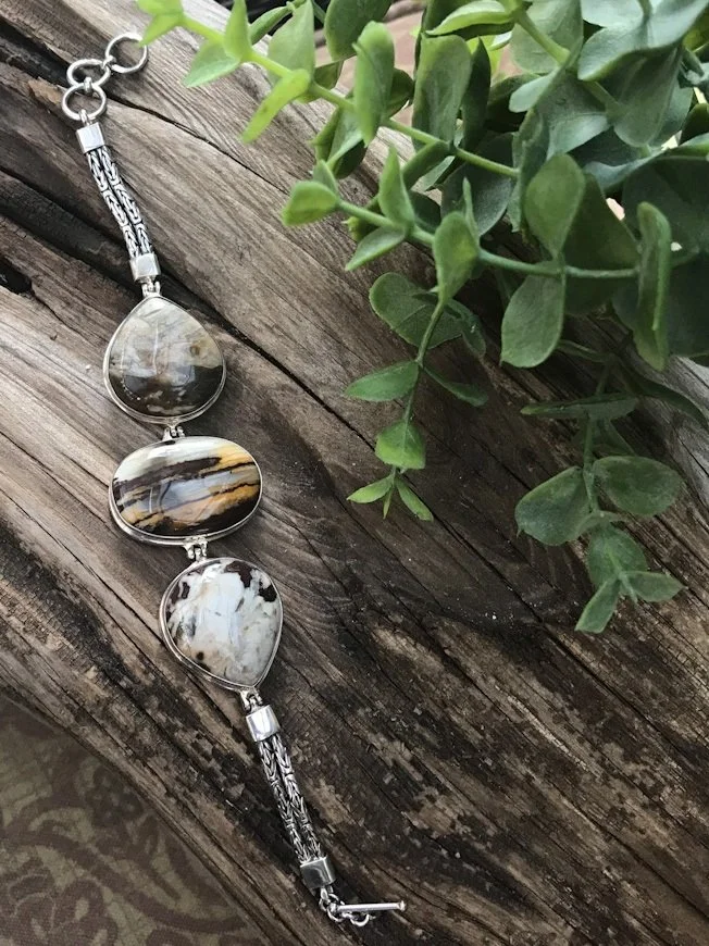 Bali jewelry  Natural agate stones  Artisanal craftsmanship  Elegant bracelet