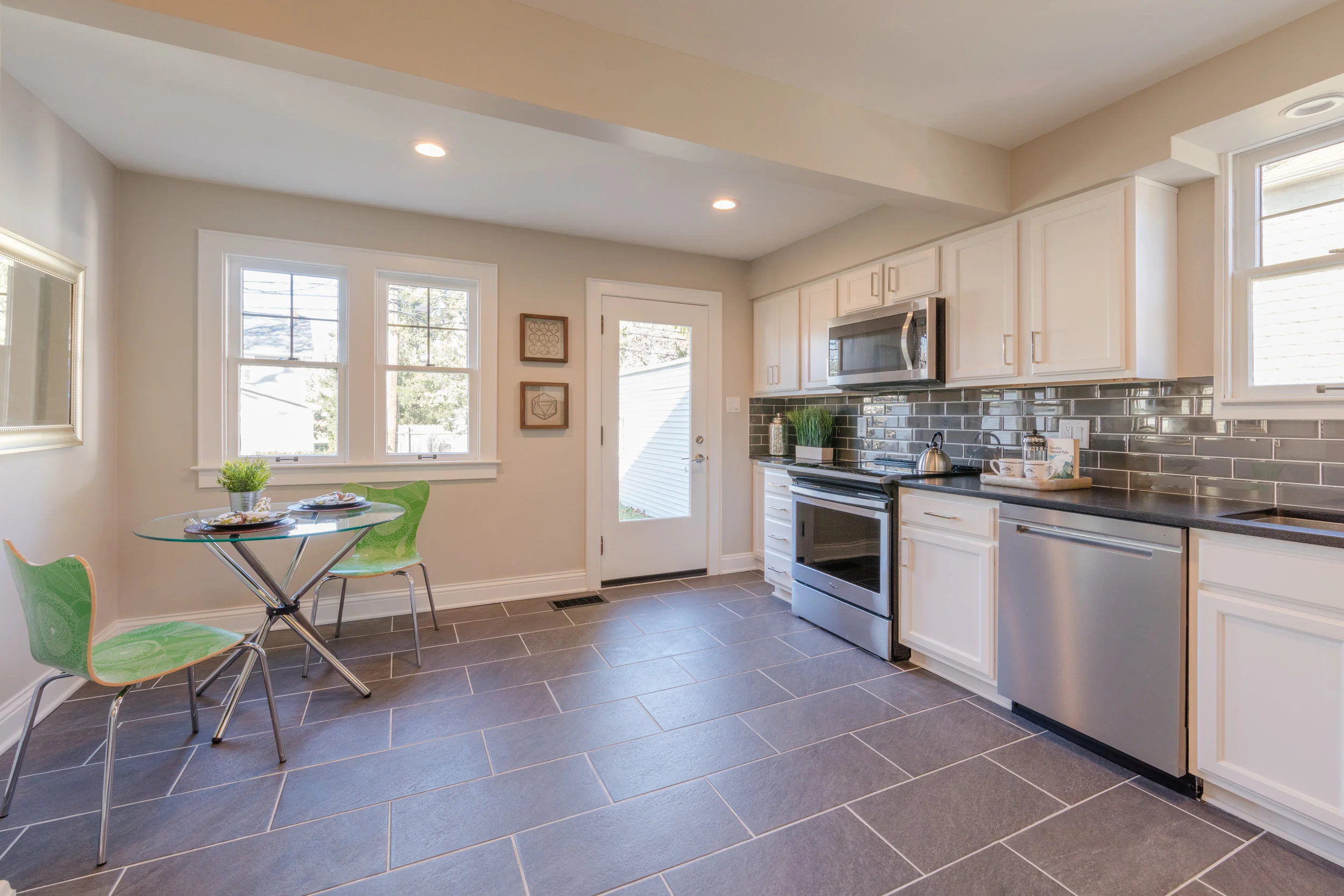 Kitchen 2.jpg