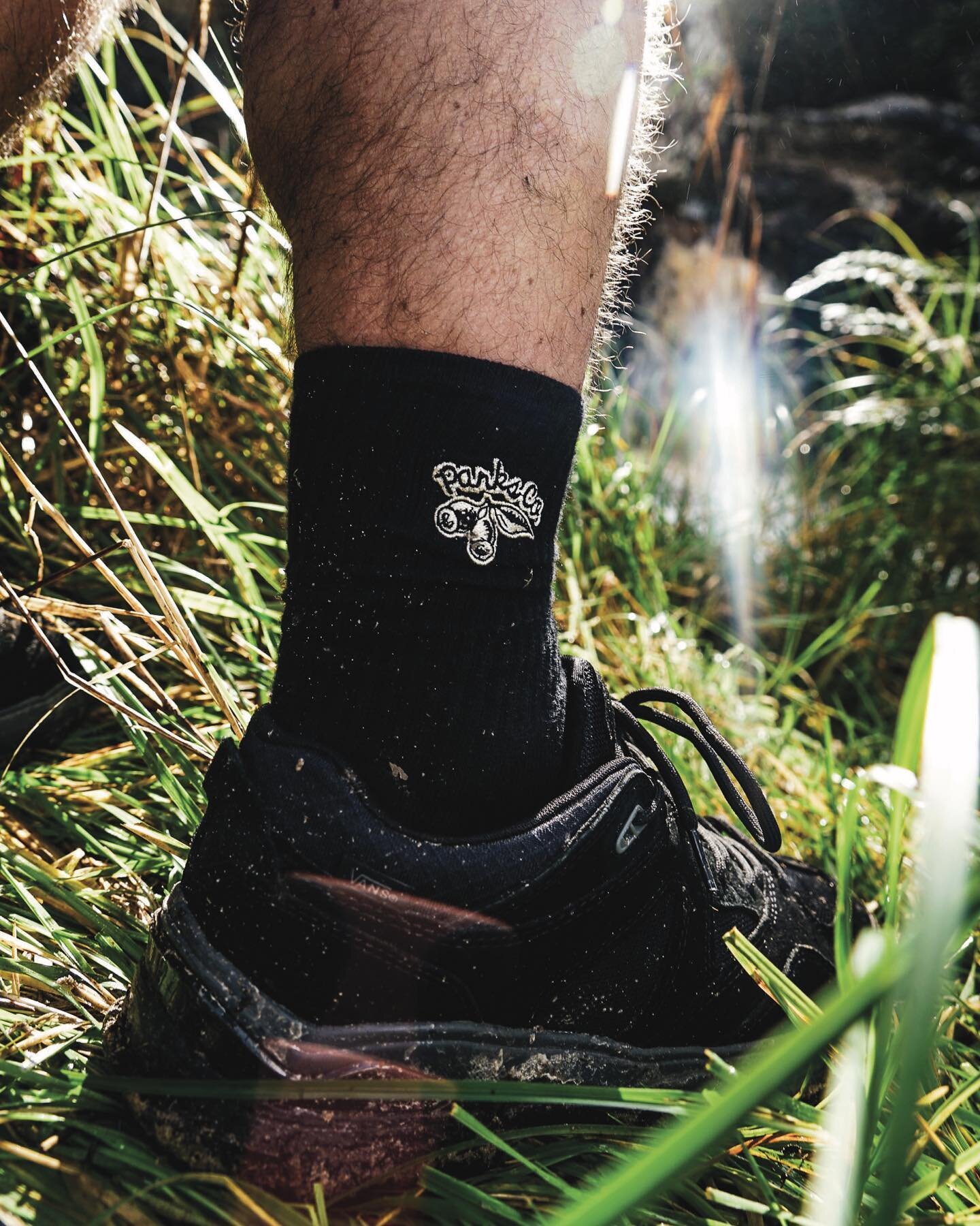 Treat your feet with our Walkabout organic cotton socks. 

Pack of three pairs in mixed or raven, guaranteed your hoovs will love them.

FEATURES:
Mid profile crew sock, Organic cotton, Moisture wicking, Half terry footbed, Arch support &amp; breatha