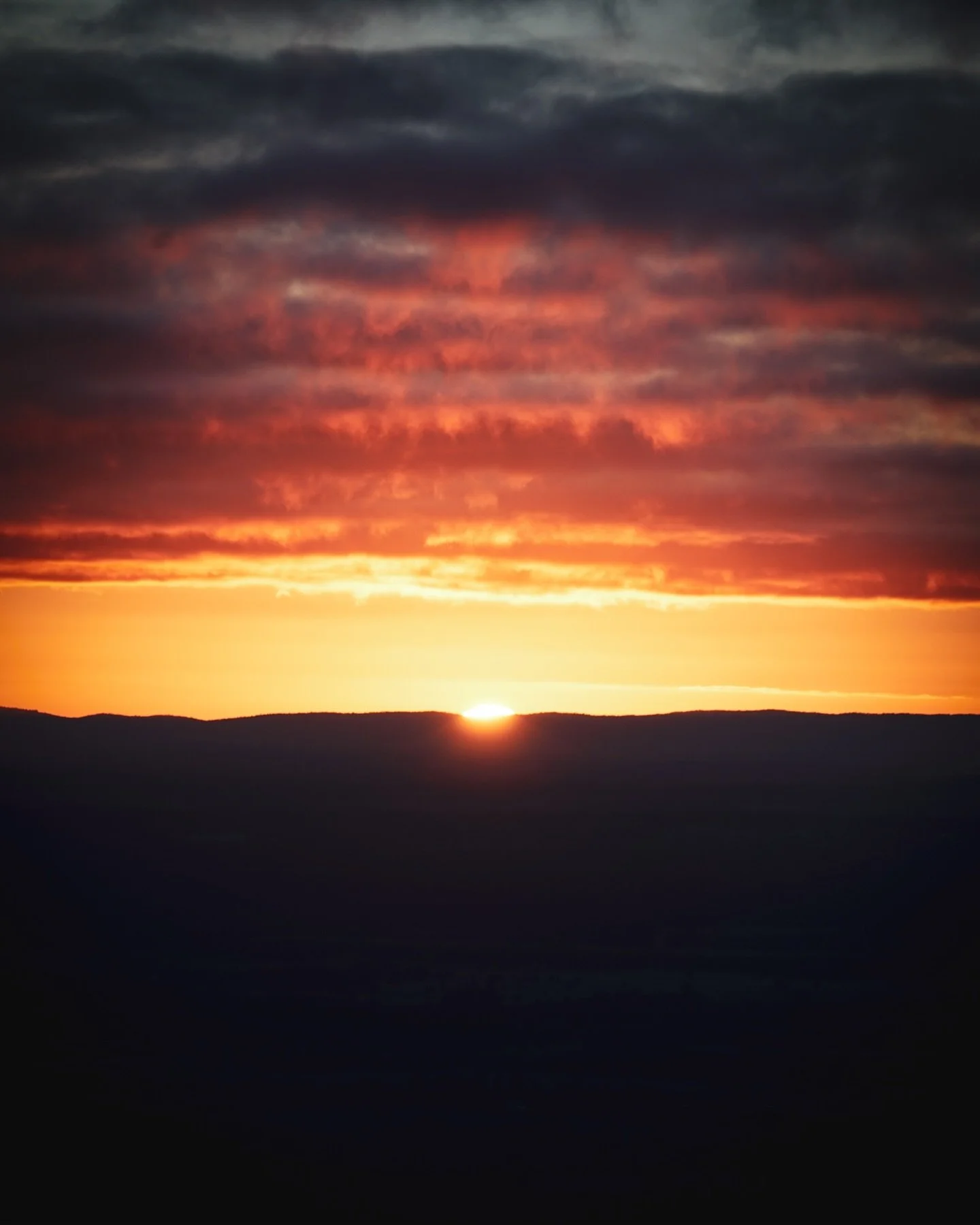 Follow the sun. 🌞 

#adventure #hiking #mountians #wandering #roadslesstravelled #parksco #campfire #camping #weekendwarrior #sea #ocean #seatosummit #enjoytherideleavenothingbehind #hike #nature #eco #organic #gday #gdaymate #vanlife #hikingbabes #