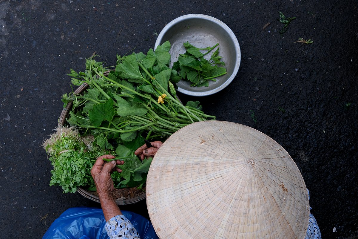 chohoianoldwomanrauvendor.jpg