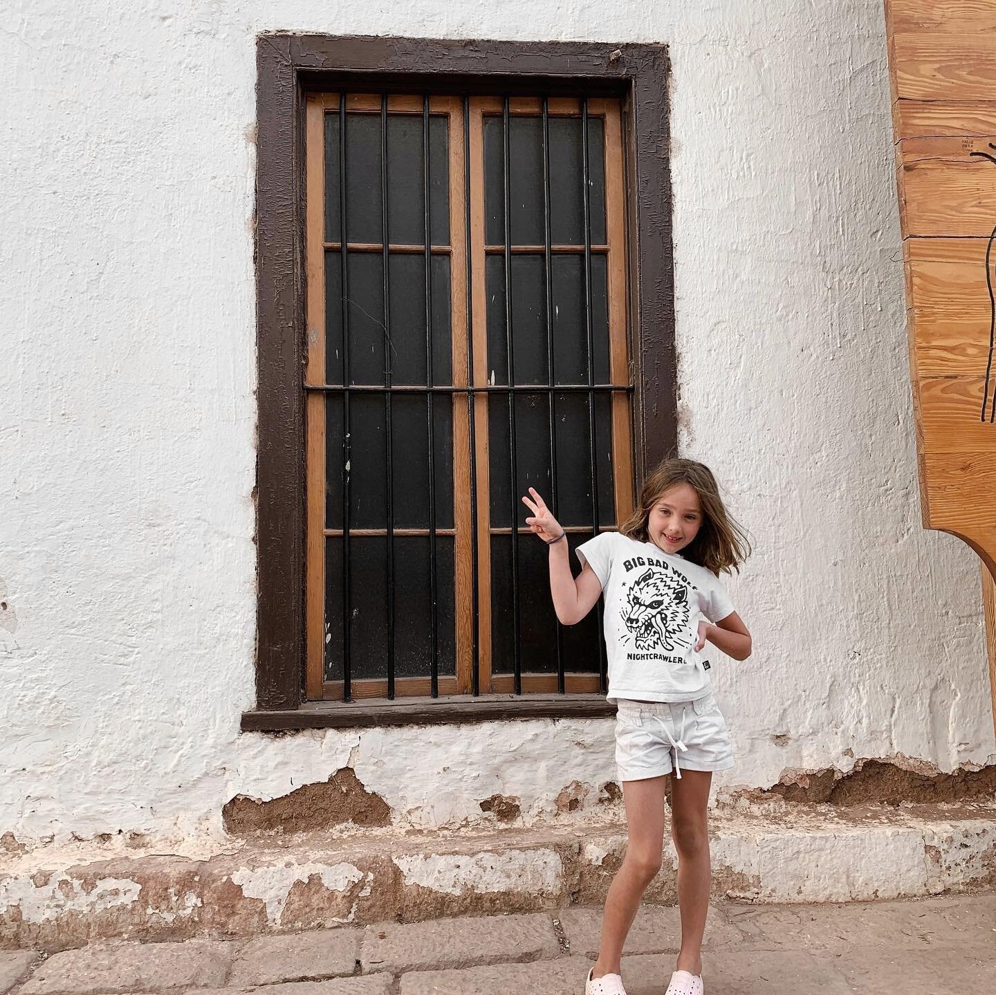 The always lovely Scarlett, looking great in Chile in her Big Bad Wolf tee. We love seeing Scarletts adventures with her family. 
#nightcrawlerco