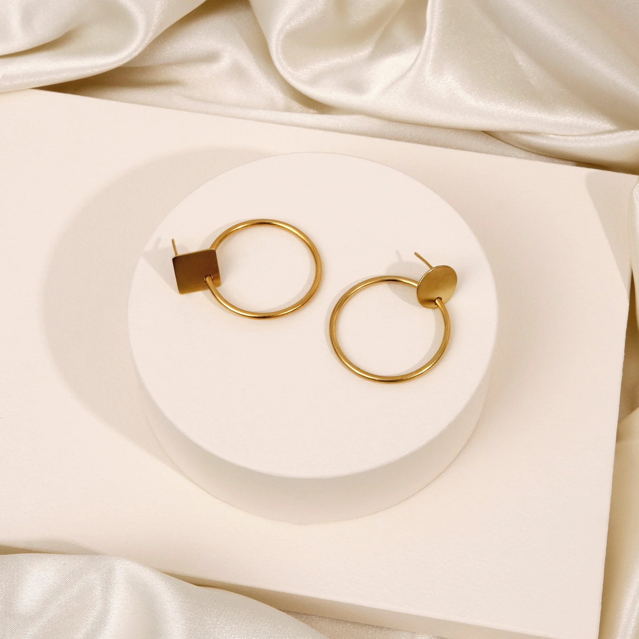 28. Large Solid Hoop gp.JPG