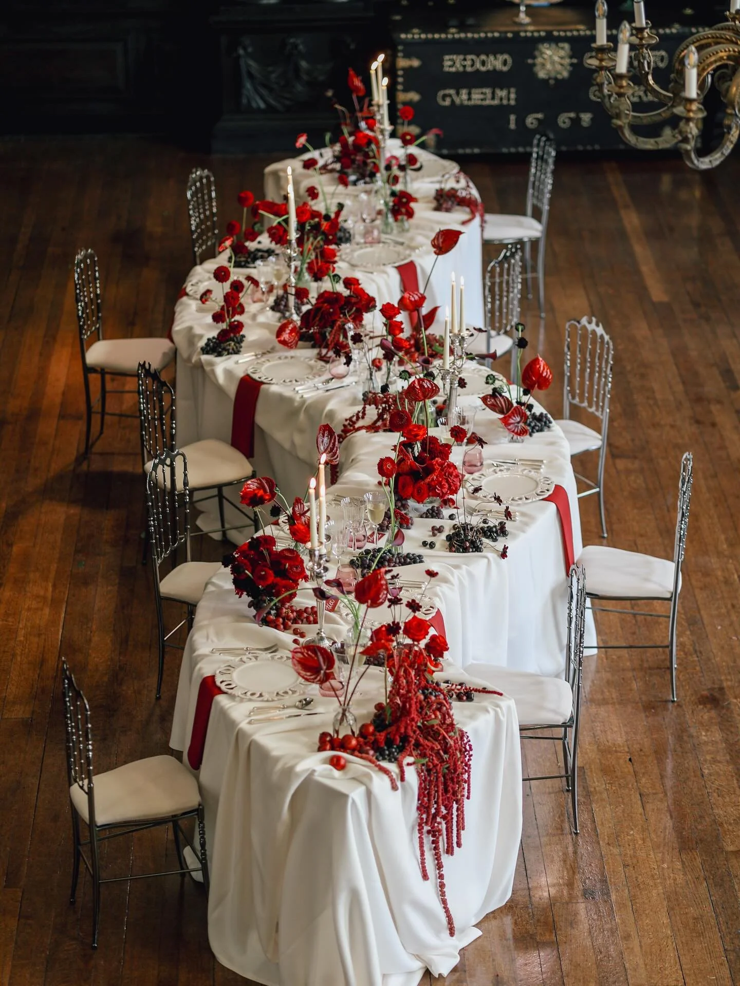 Cannot get enough of these smoking hot images from @sophotographyuk.weddings that just landed in my inbox. 

Caterer : @dinner_ladies 
Venue : @apothecaries hall 
Florist : @bloomeast 
Crockery &amp; furniture : @optionsgreathire 
Photographer : @sop