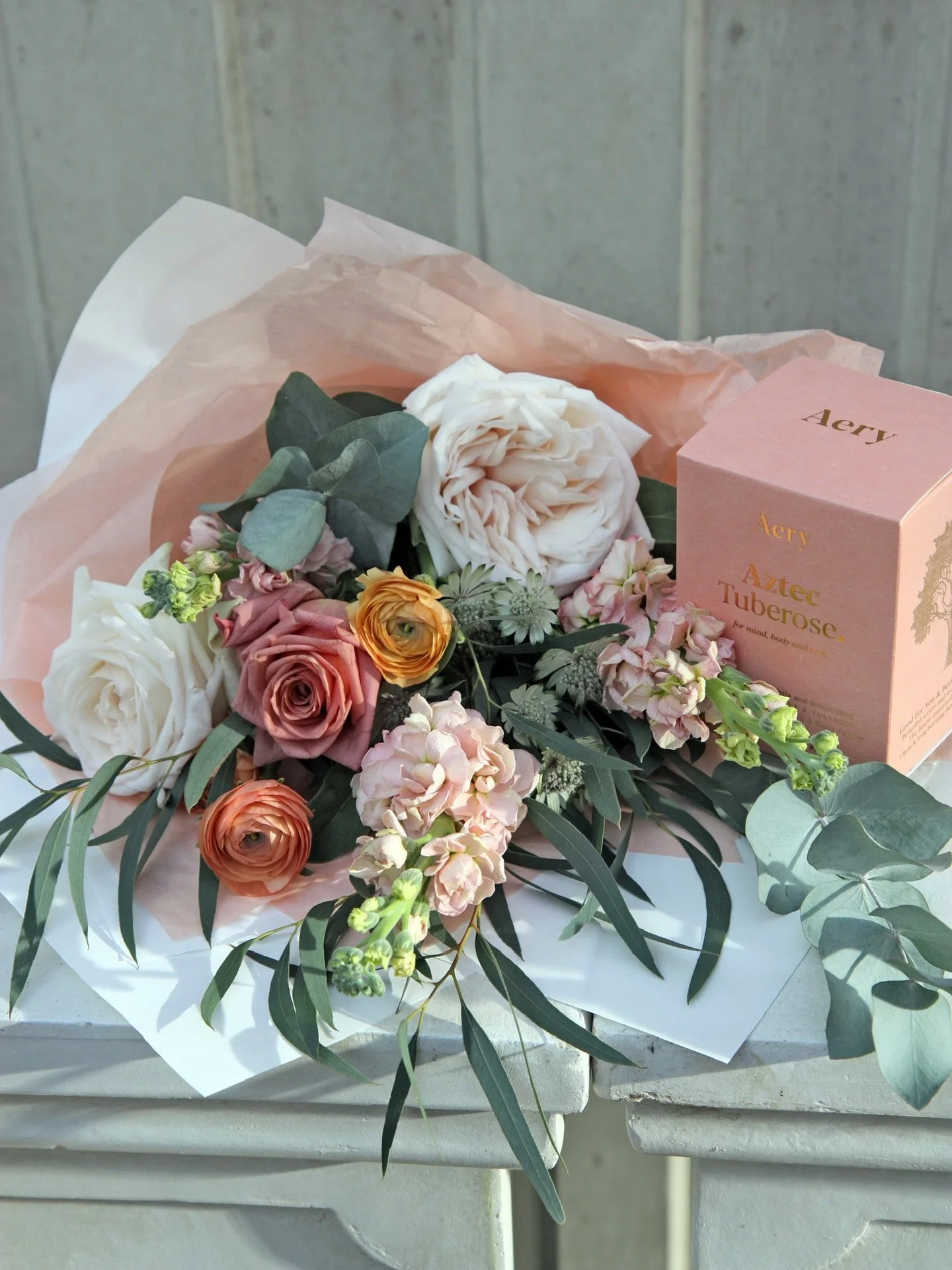 Oh So Sweet!

Fragrantly Scented Valentines bouquet paired with an Aery Aztec Tuberose candle. 

#valentinesday #valentines #valentinesflowers #aery