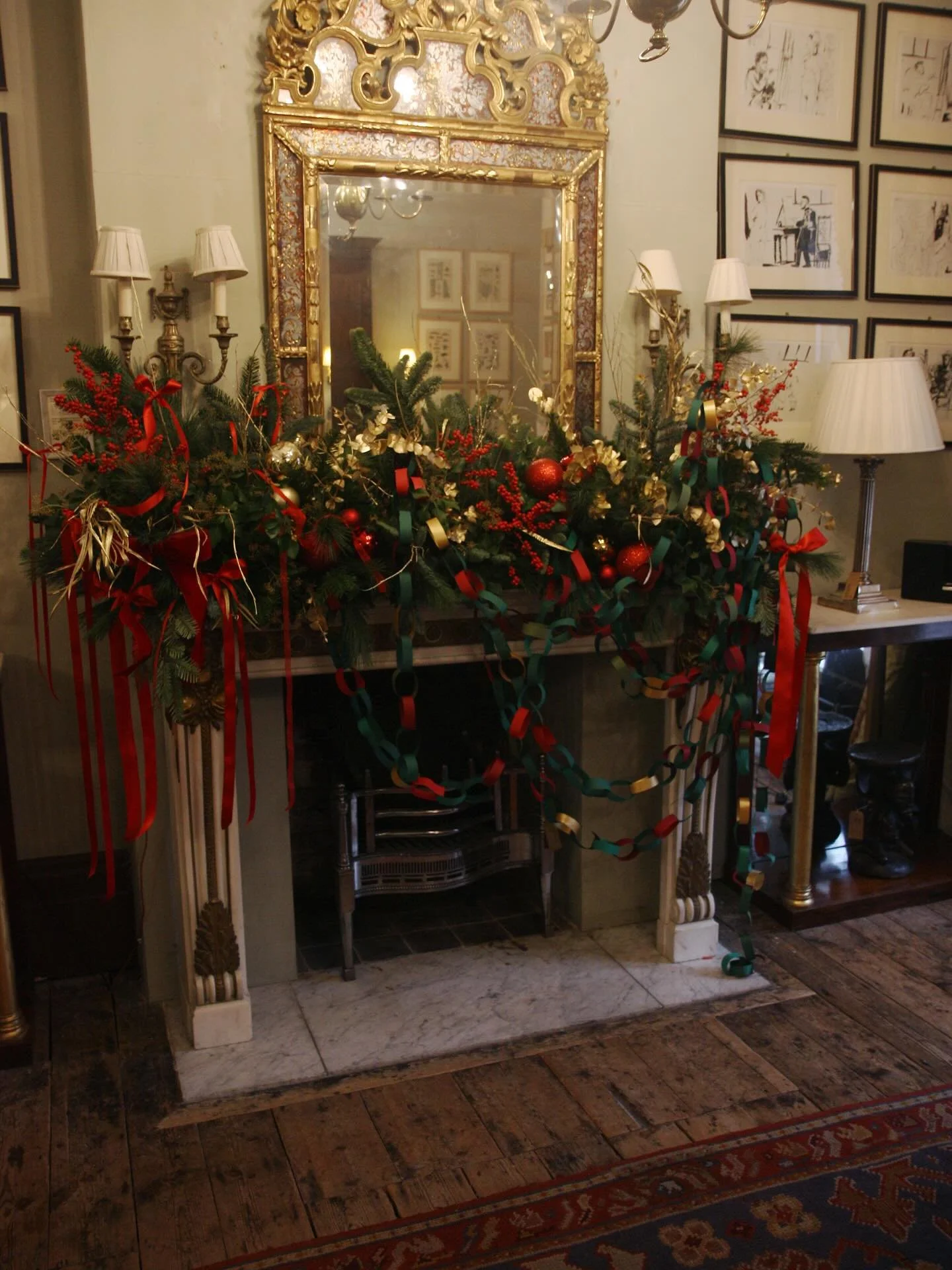 As this Christmas season draws to a close I thought I&rsquo;d post these beautiful mantelpieces from a private Christmas party at @brunswickhouseevents 
It&rsquo;s been a whirlwind Nov and Dec this year and ending our Christmas event dressing on this