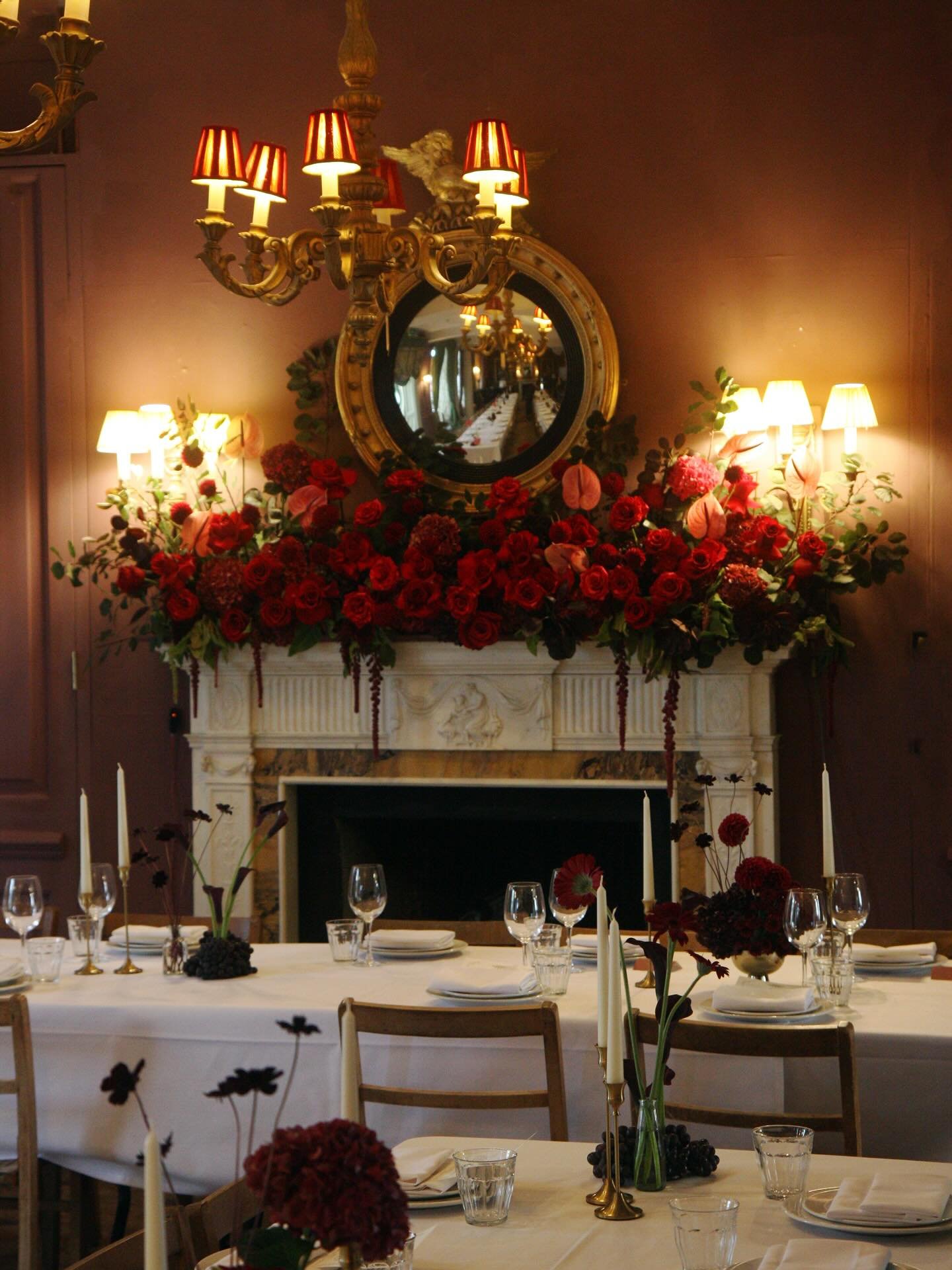 Romantic reds for N&amp;J last week at @brunswickhouseevents 
:
:
:
#weddingidea #weddinginspiration #weddingflorist #londonflorist #londonwedding #bridetobe #weddingplanning #romance