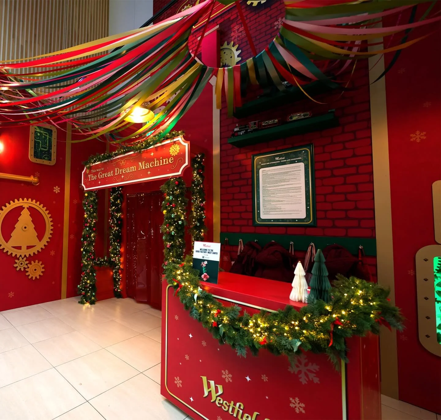 So proud to have worked on this joyful Christmas project for @westfieldstratfordcity this season. Garlands and ribbons and balls for days.