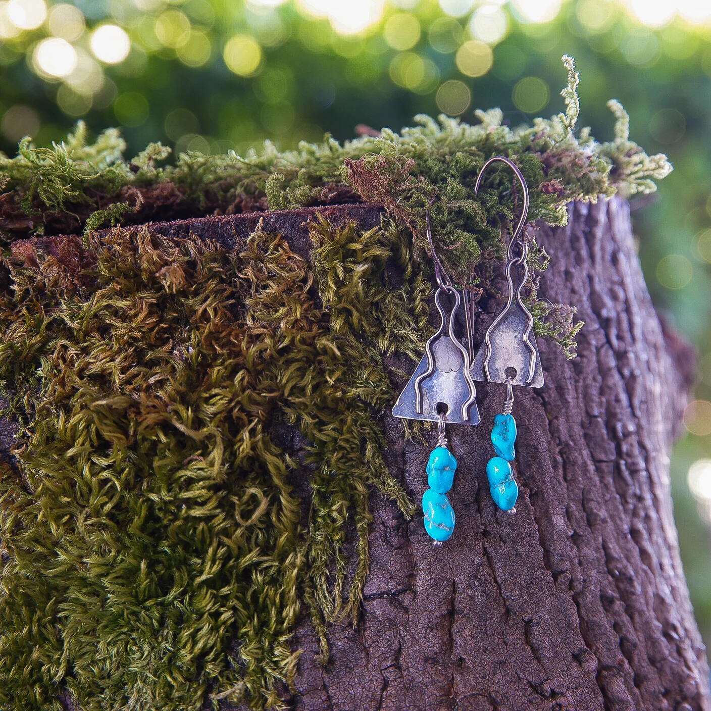 Turquoise Drops on Prim.jpg
