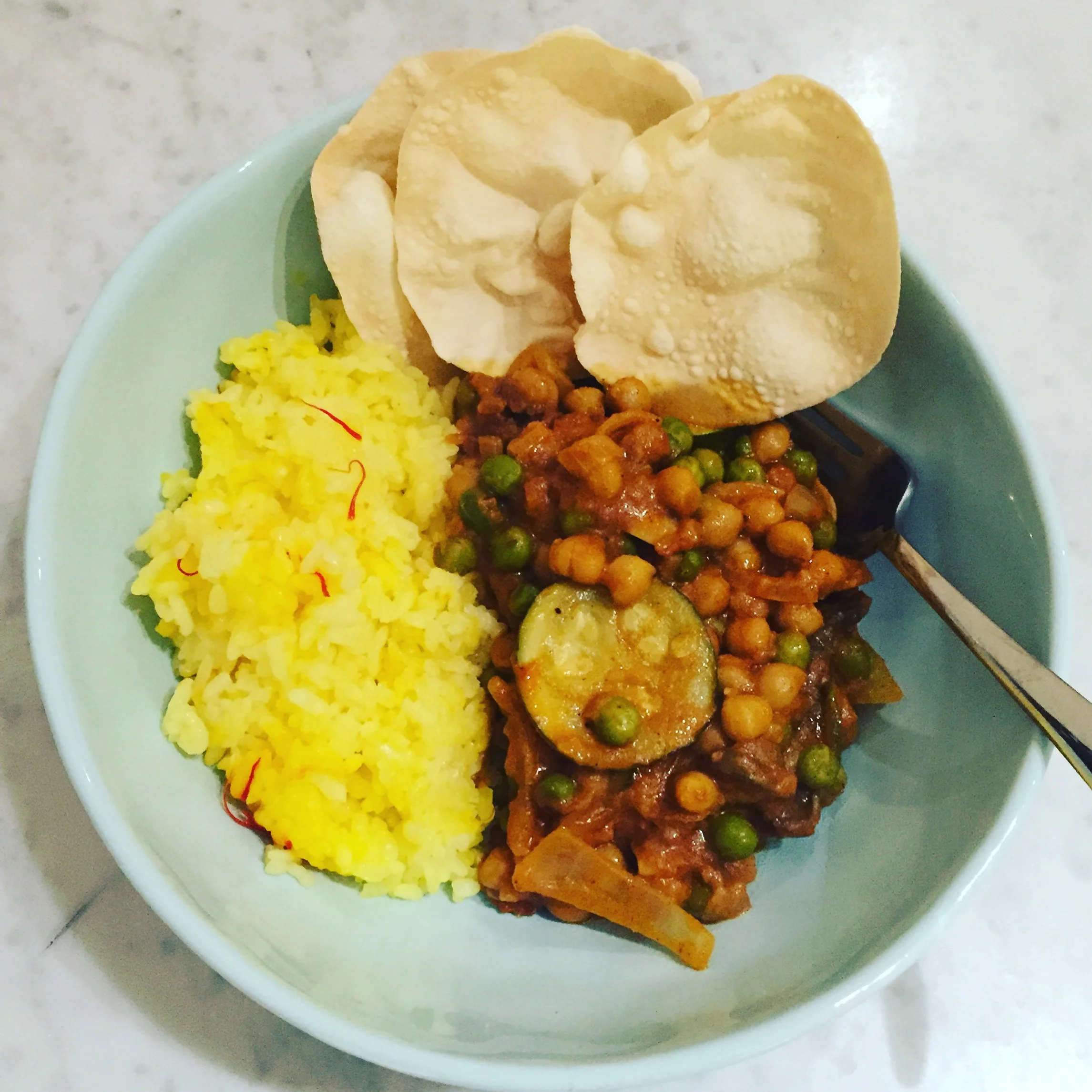 Curry with saffron rice and papadums