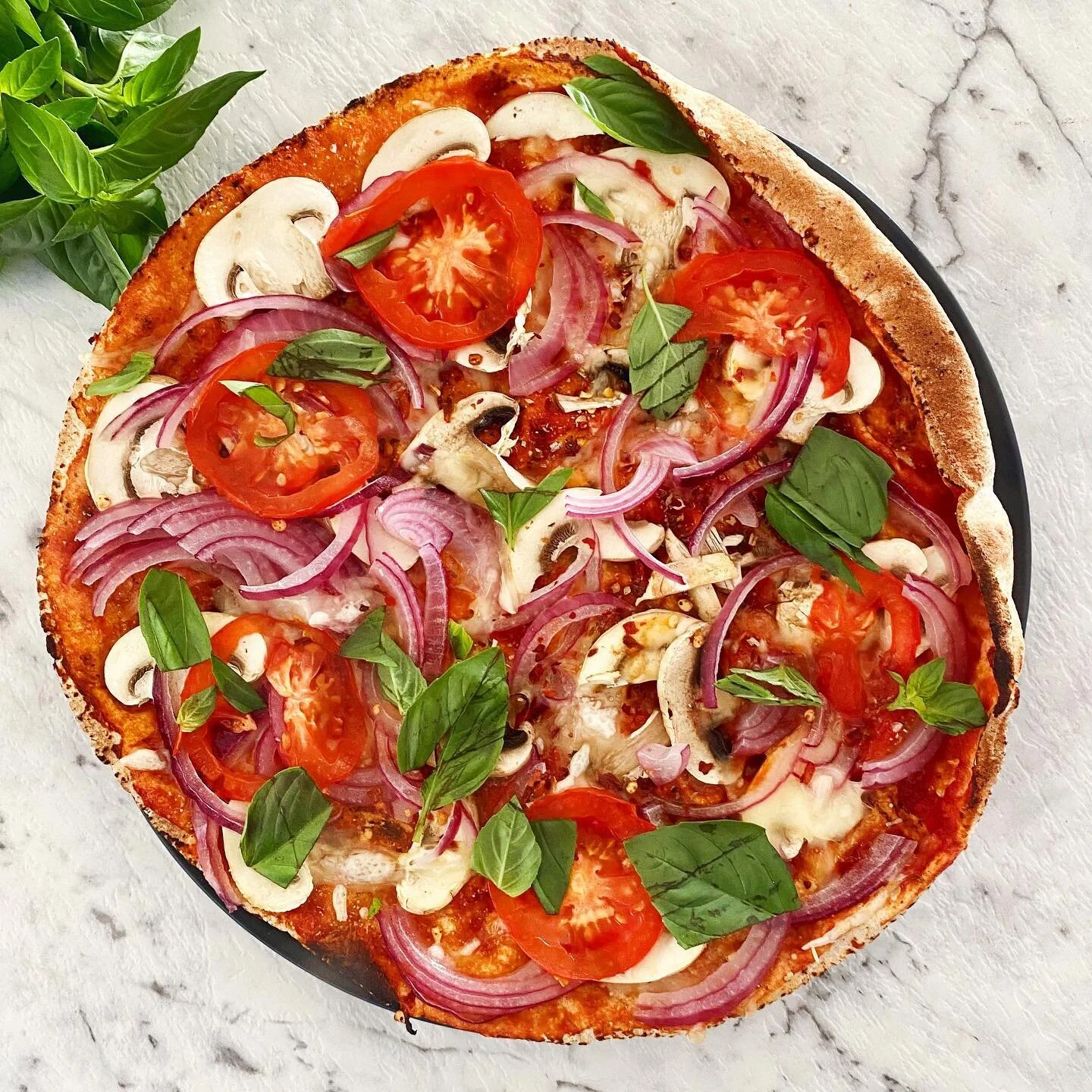 Pizza time 🍕🌿 I love using Lebanese bread, such a lighter and crunchier base option 🌼 This pizza is topped with mushroom, tomato, onion, chilli, basil &amp; vegan cheese 🧀 🧅🫑🌶🍅 #vegetarianeats #pizza #vegetarianrecipes #veganfood #veganpizza #veganaustralian #sydneyeats #basil #longweekend #healthyfood #food #healthy #vegansofig #foodie #veganlife #vegano #love #healthylifestyle #veganism
