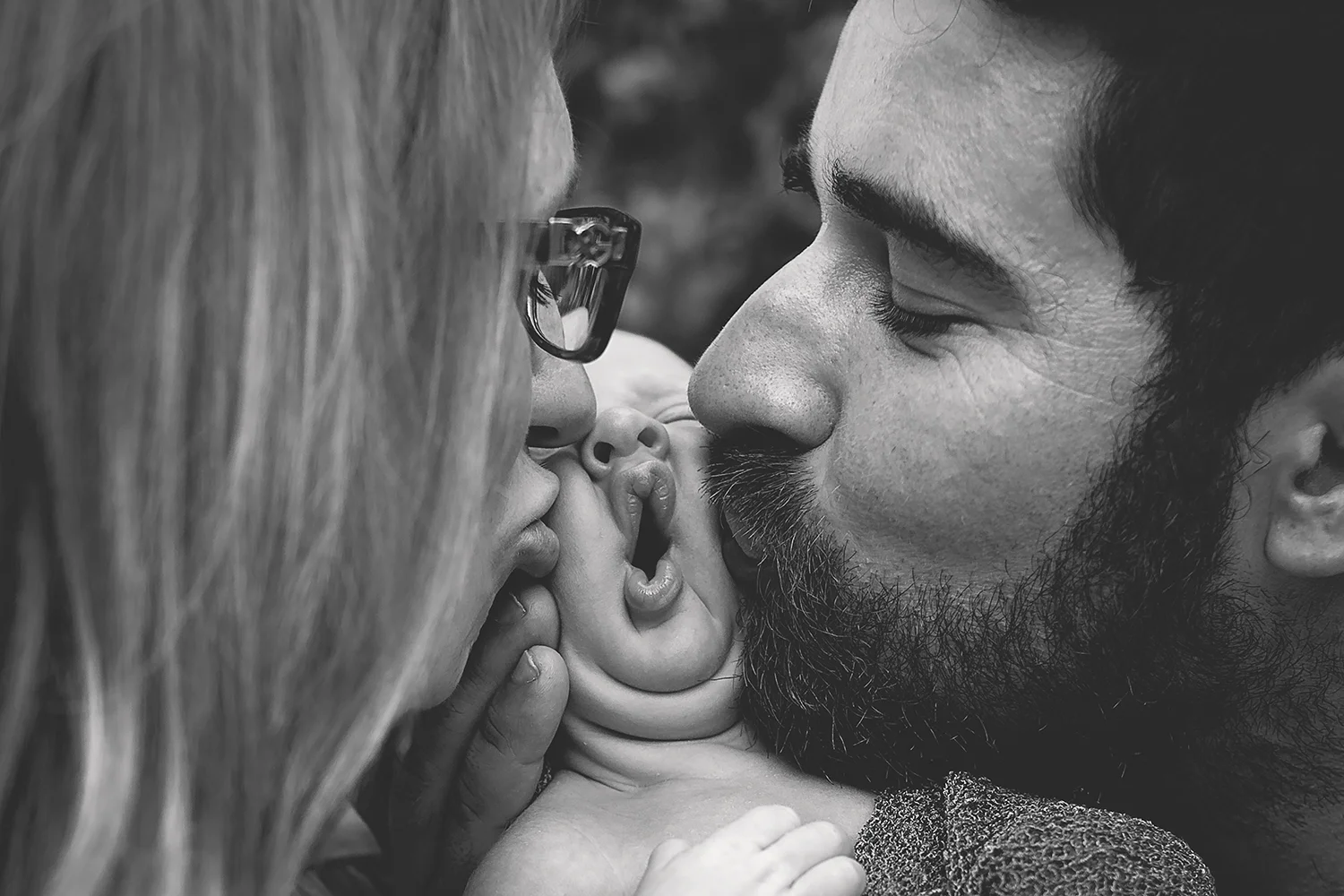 newborn_squoshed_kiss_m.jpg