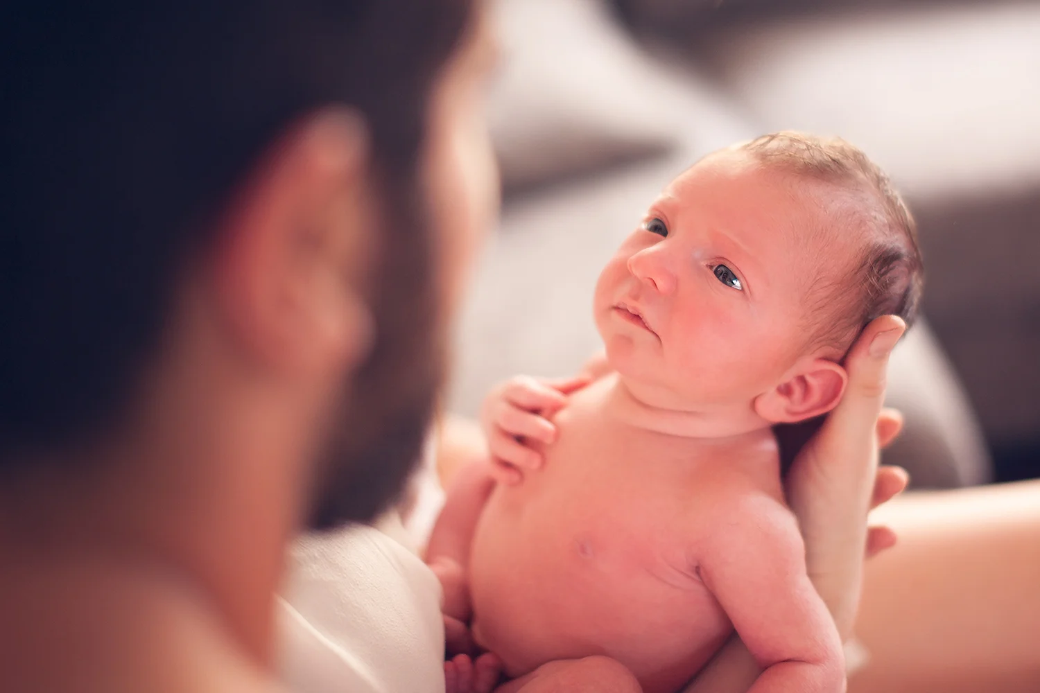 newborn_look_at_parents.jpg
