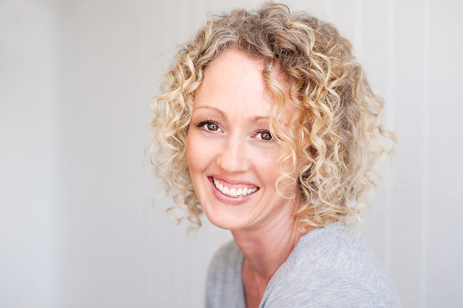 happy_blond_curls.jpg