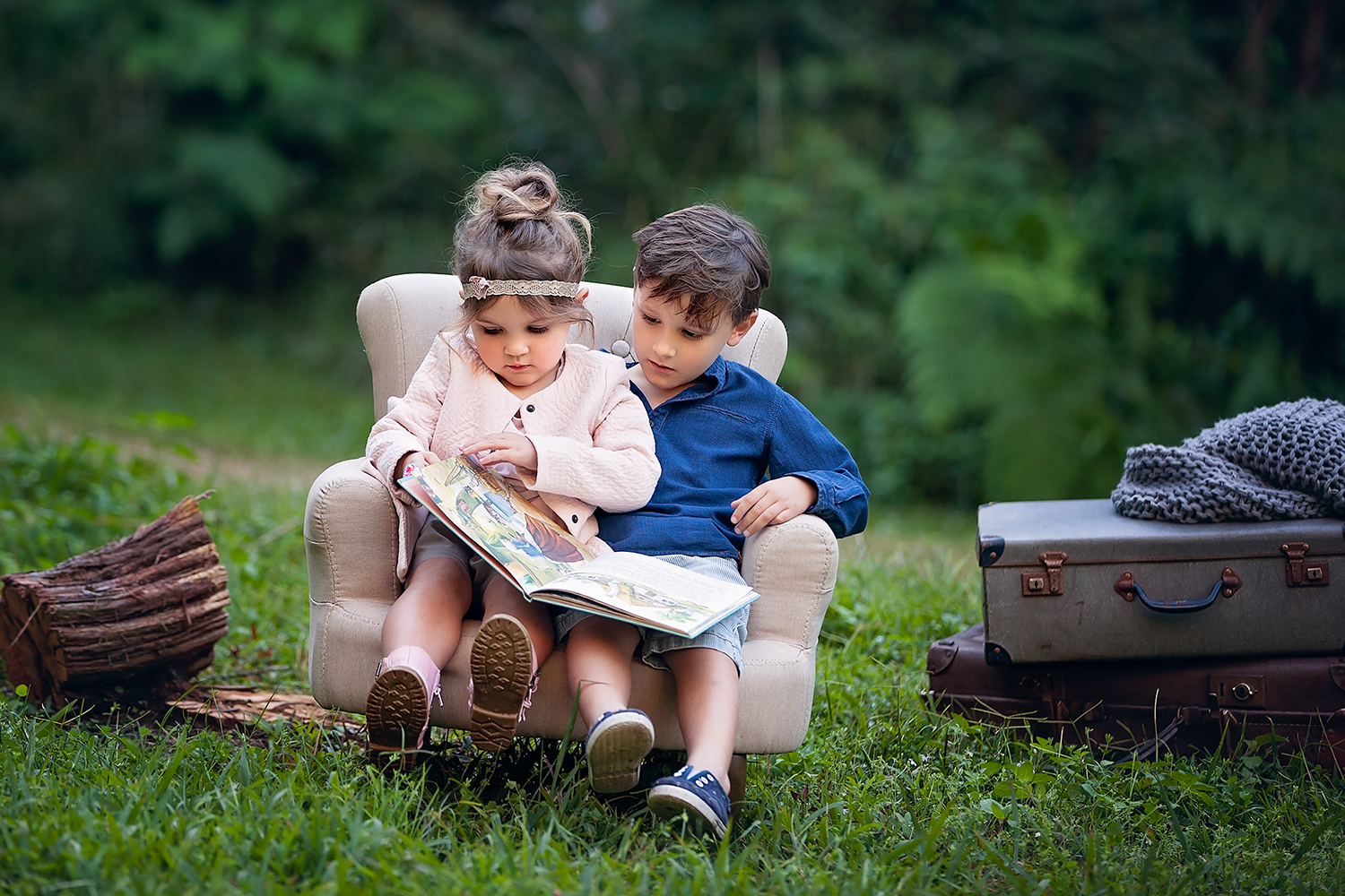siblings_reading.jpg