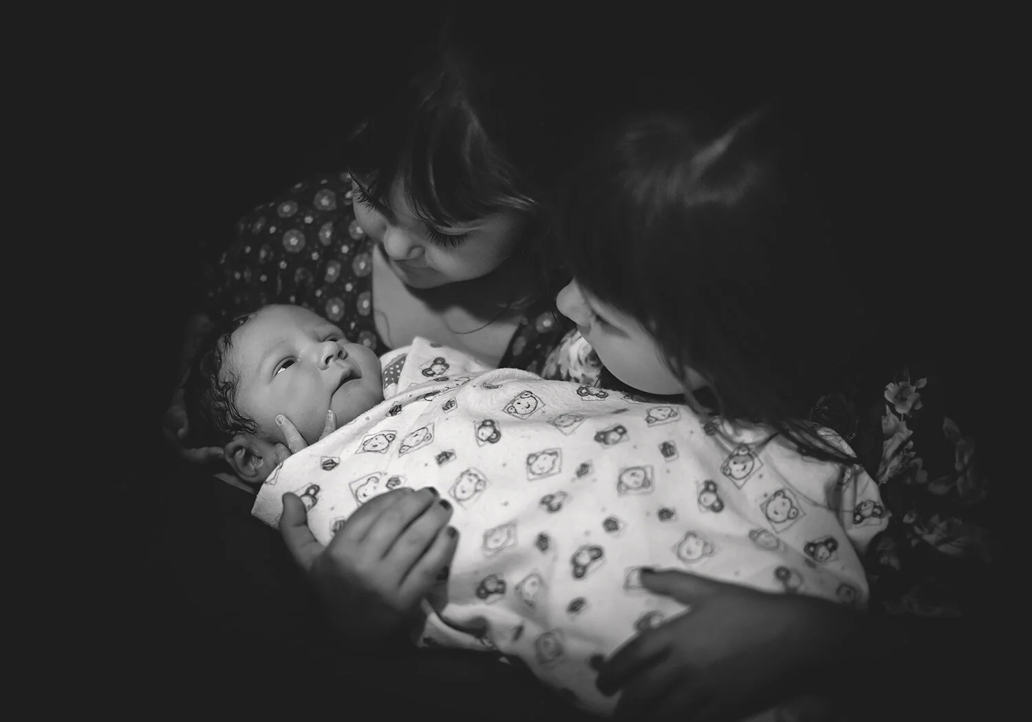 newborn_big_sisters_bw.jpg