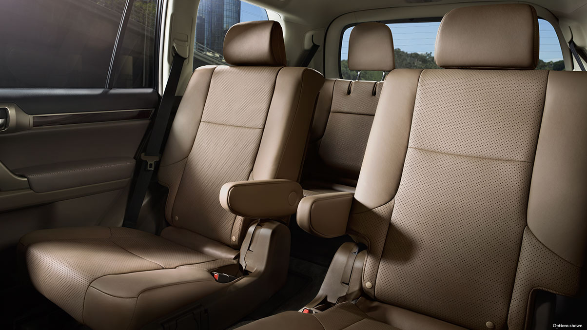 Lexus-GX-interior-ecru-leather-trim-overlay-476x357-LEX-GXG-MY17-0018.jpg