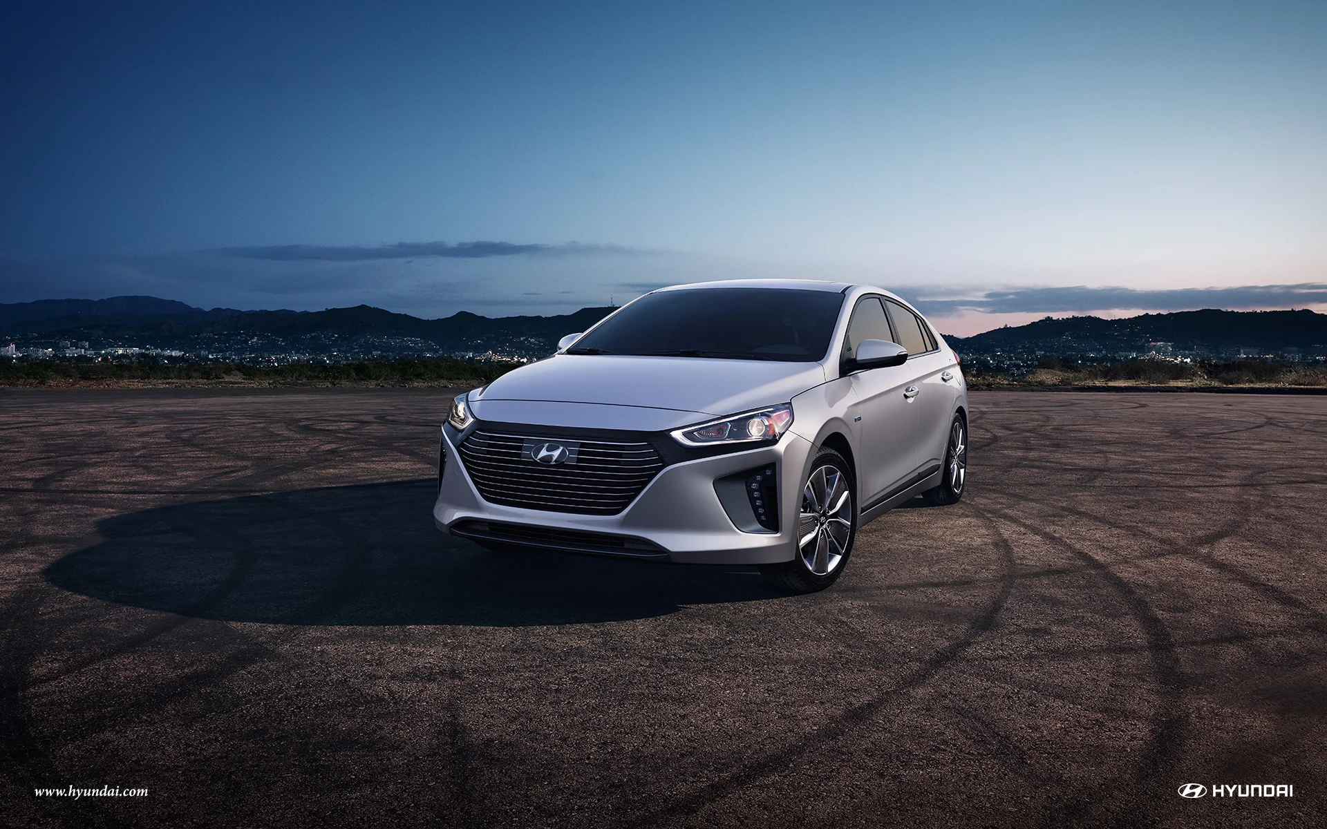 2017-ioniq-hybrid-gallery-ext-02.jpg