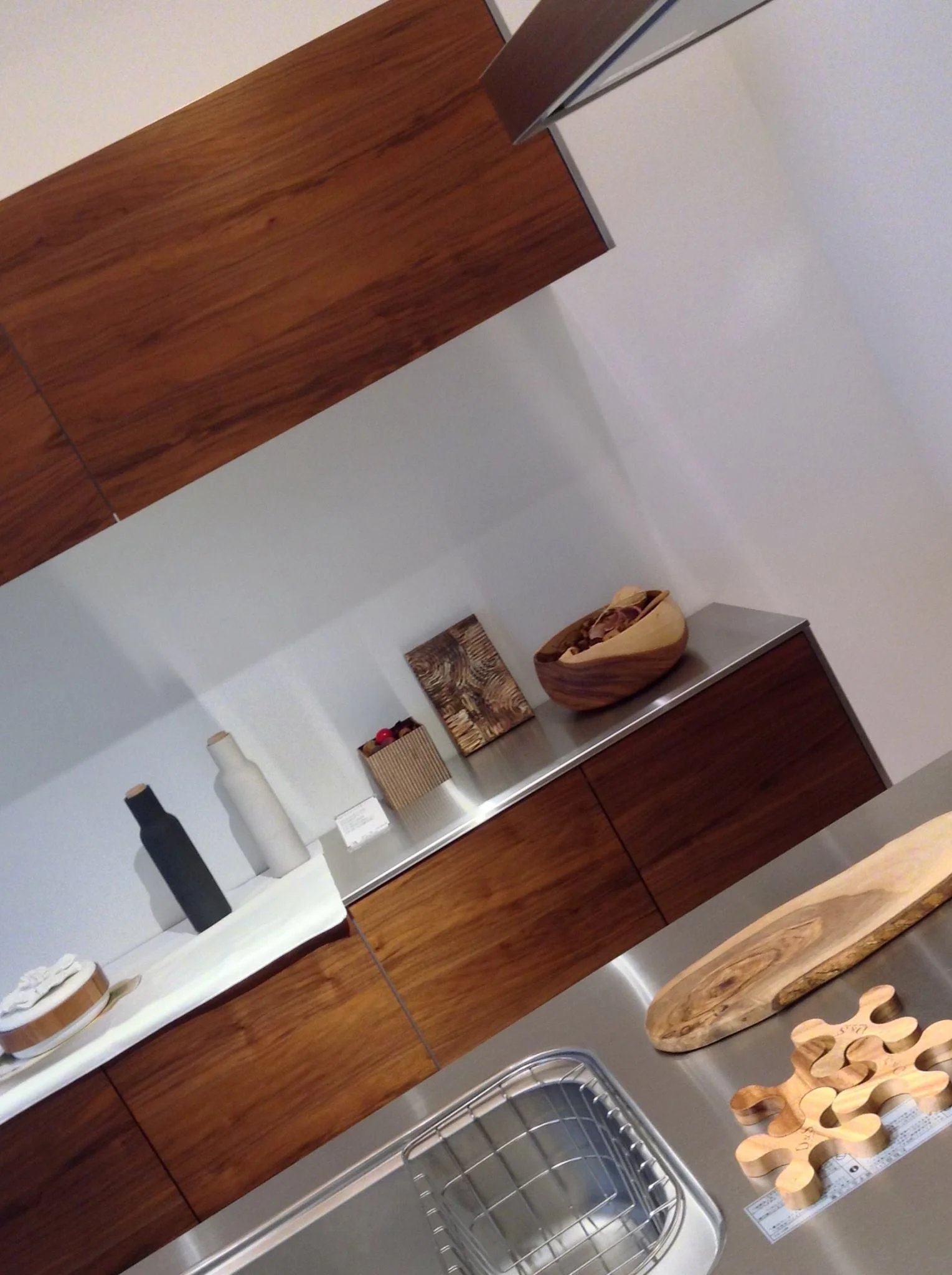   SANWA COMPANY SHOWROOM (NAGOYA, JAPAN) • KITCHEN COORDINATE 