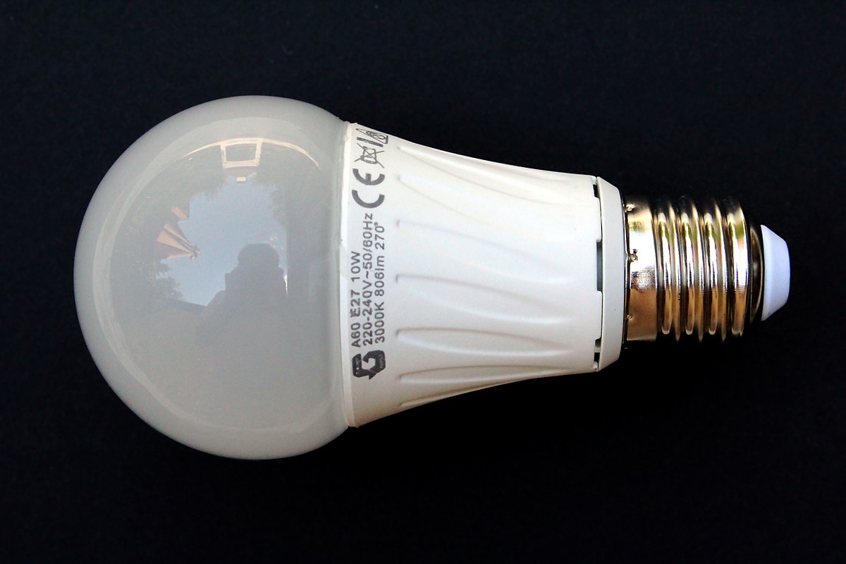1200px-Led-lampa.jpg