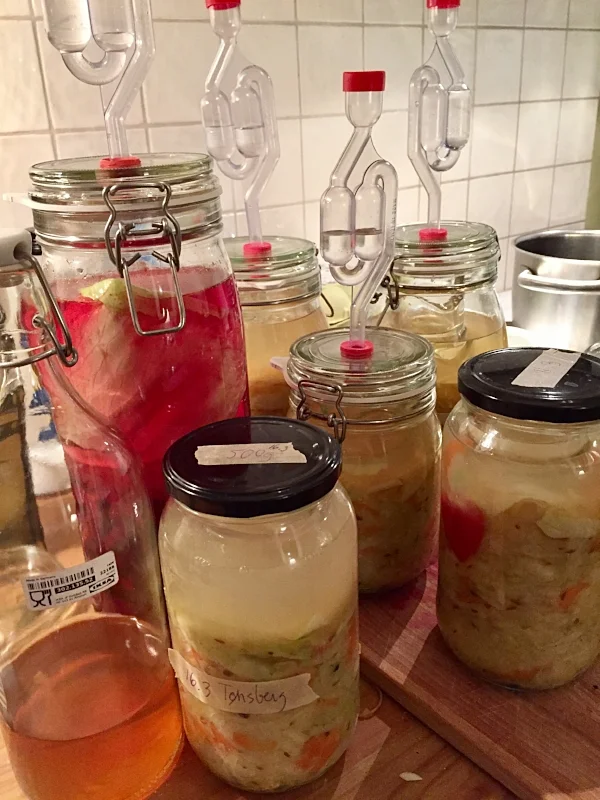 Alkymistiske prosesser på en fermenterers kjøkken :-)