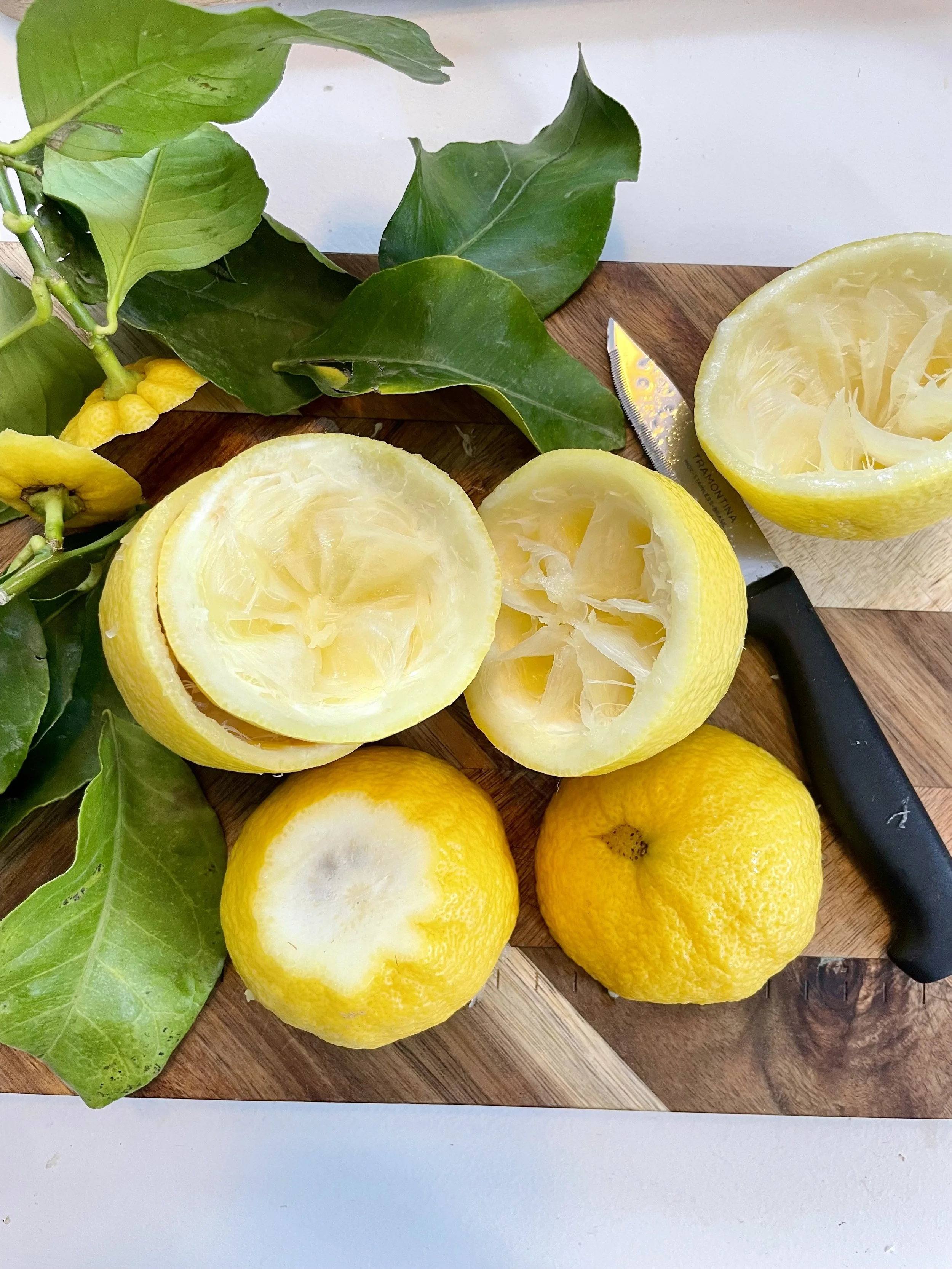 Hvordan bruke fermenterte sitroner og sitronskall