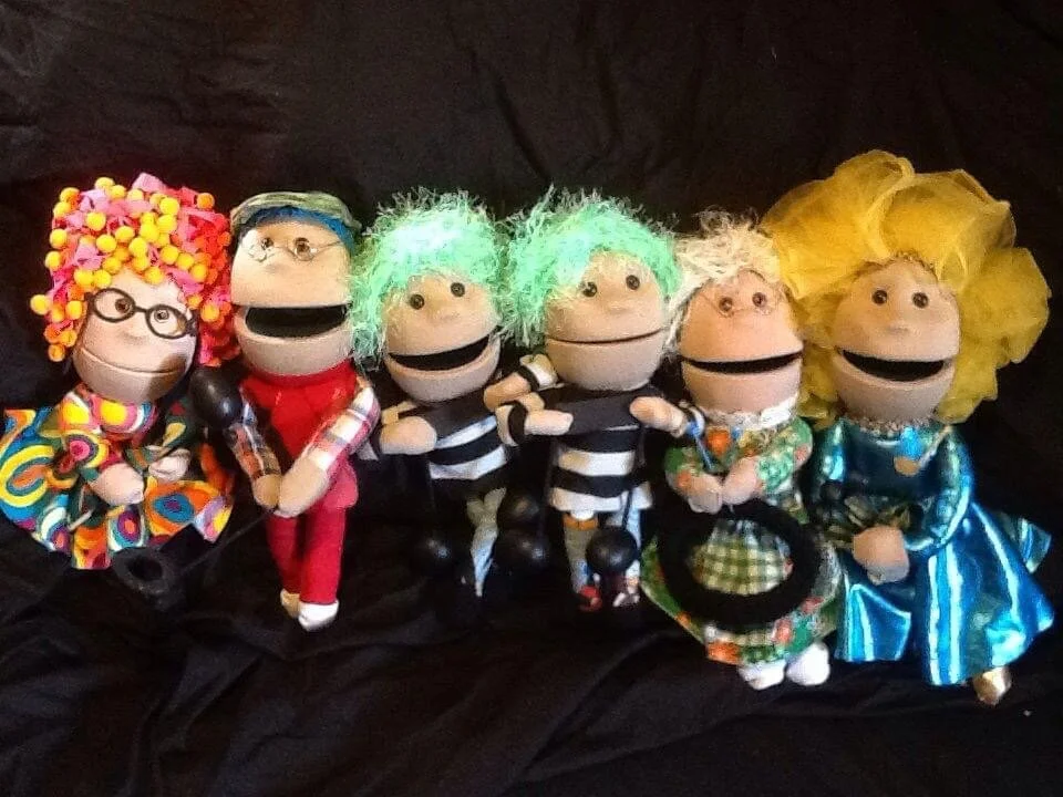 Musical hand puppet commission