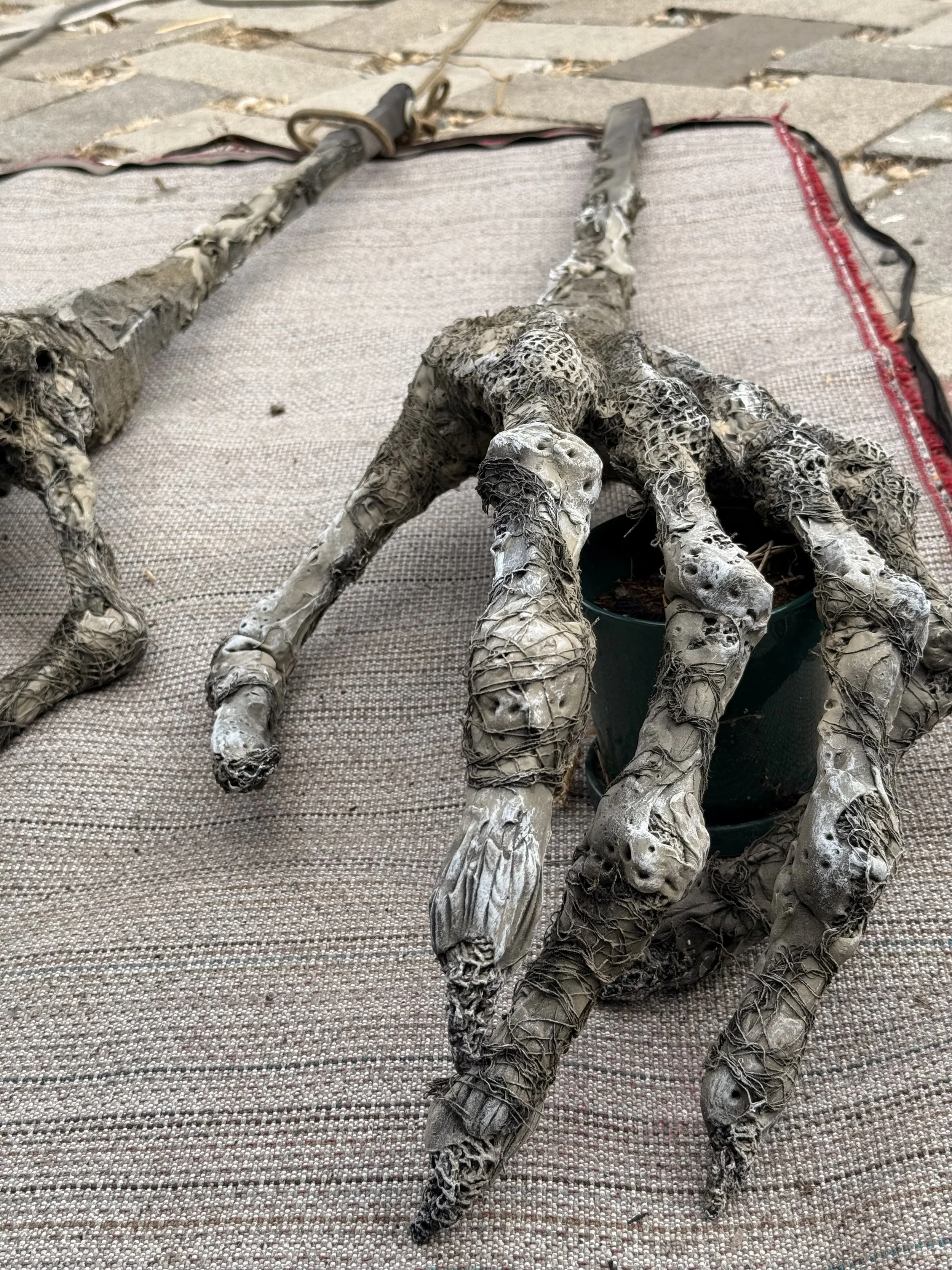 Giant Hands detail