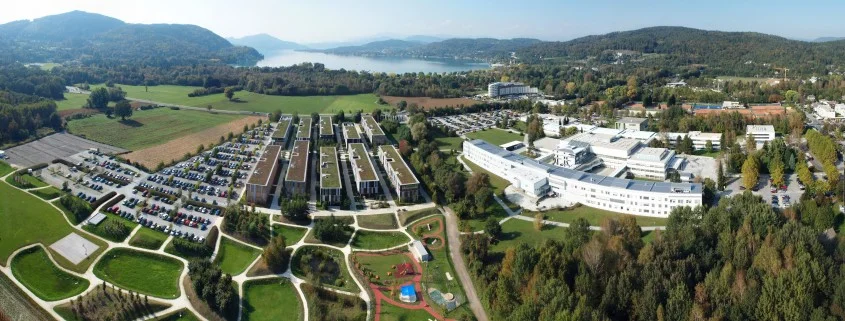 Lakeside district Klagenfurt: Lakeside Park (left), University of Klagenfurt (right), Lake Wörthersee (background)