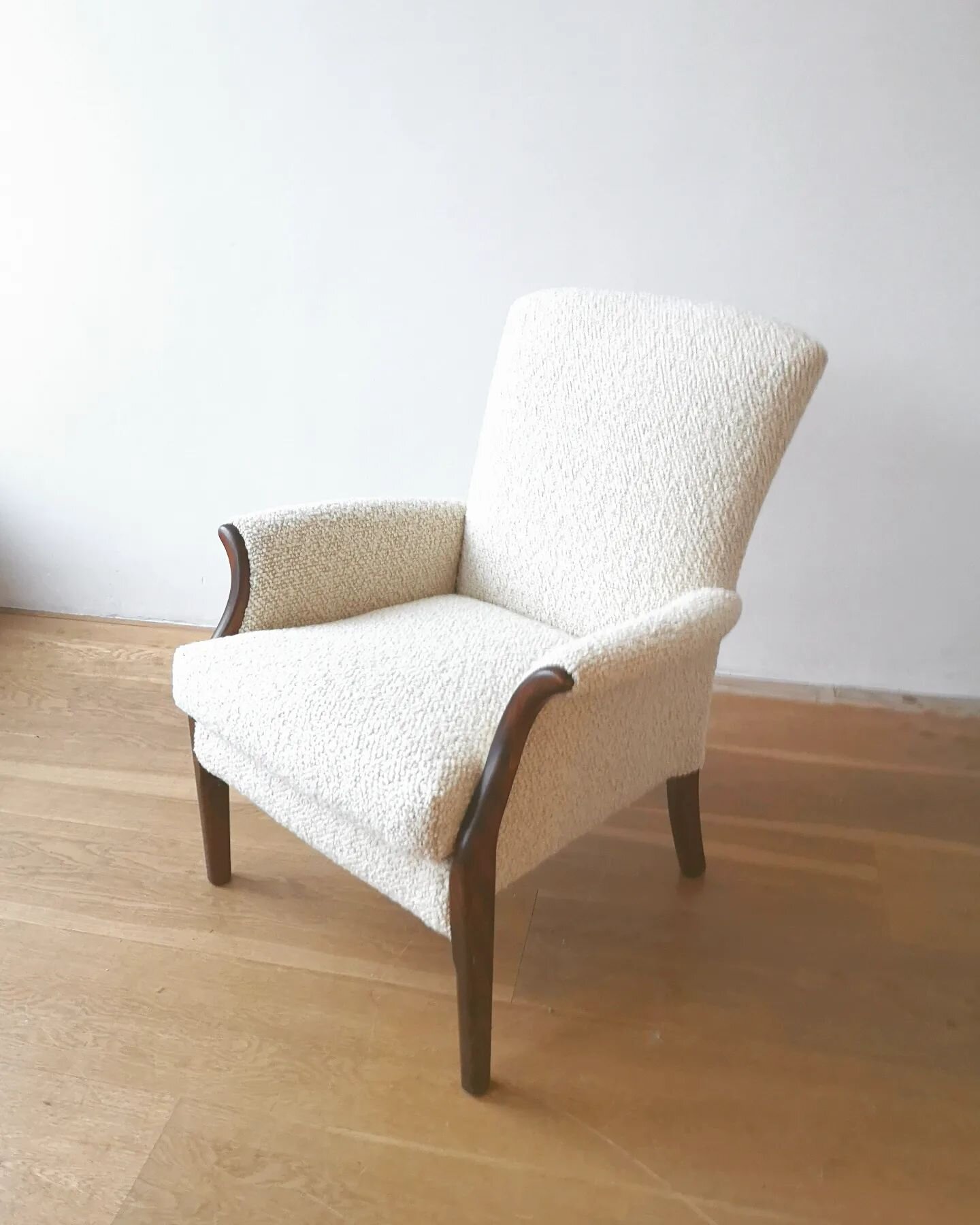 For Sale
Parker Knoll Froxfield Armchair
Fully reconditioned and upholstered in Bute boucl&eacute; fabric. DM for details and price.

#ParkerKnoll
#butefabrics
#storrfabric
#britishwool
#reupholstery
#upholsteryrestoration
#upholsteryedinburgh
#uphol