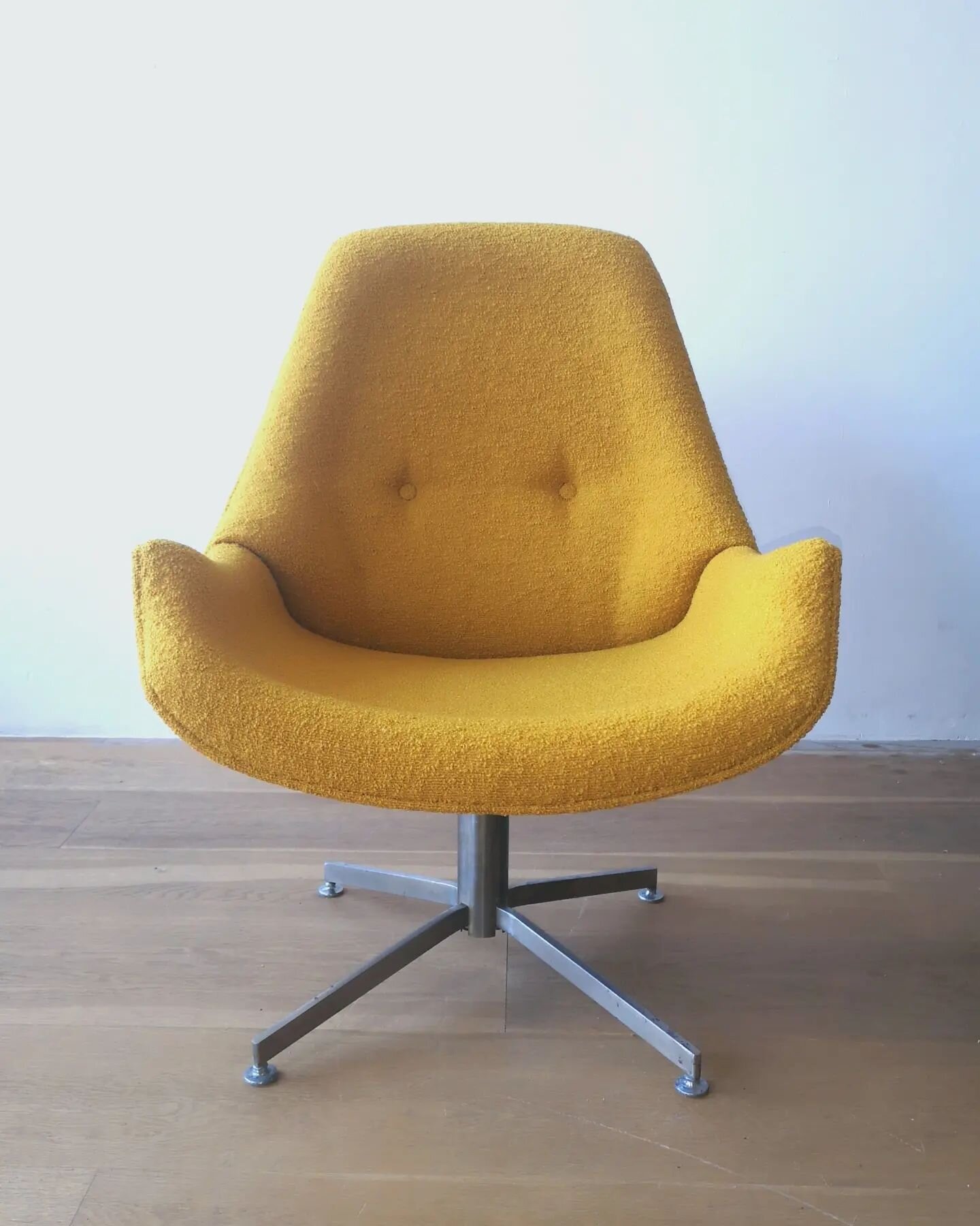 American swivel probably 60's but no ID on the designer. Veneered ply outer case, upholstered in Bute Tiree Honeybee.
The original upholstery was diamond buttoned vinyl and the client gave me creative licence to re imagine the next stage of its journ