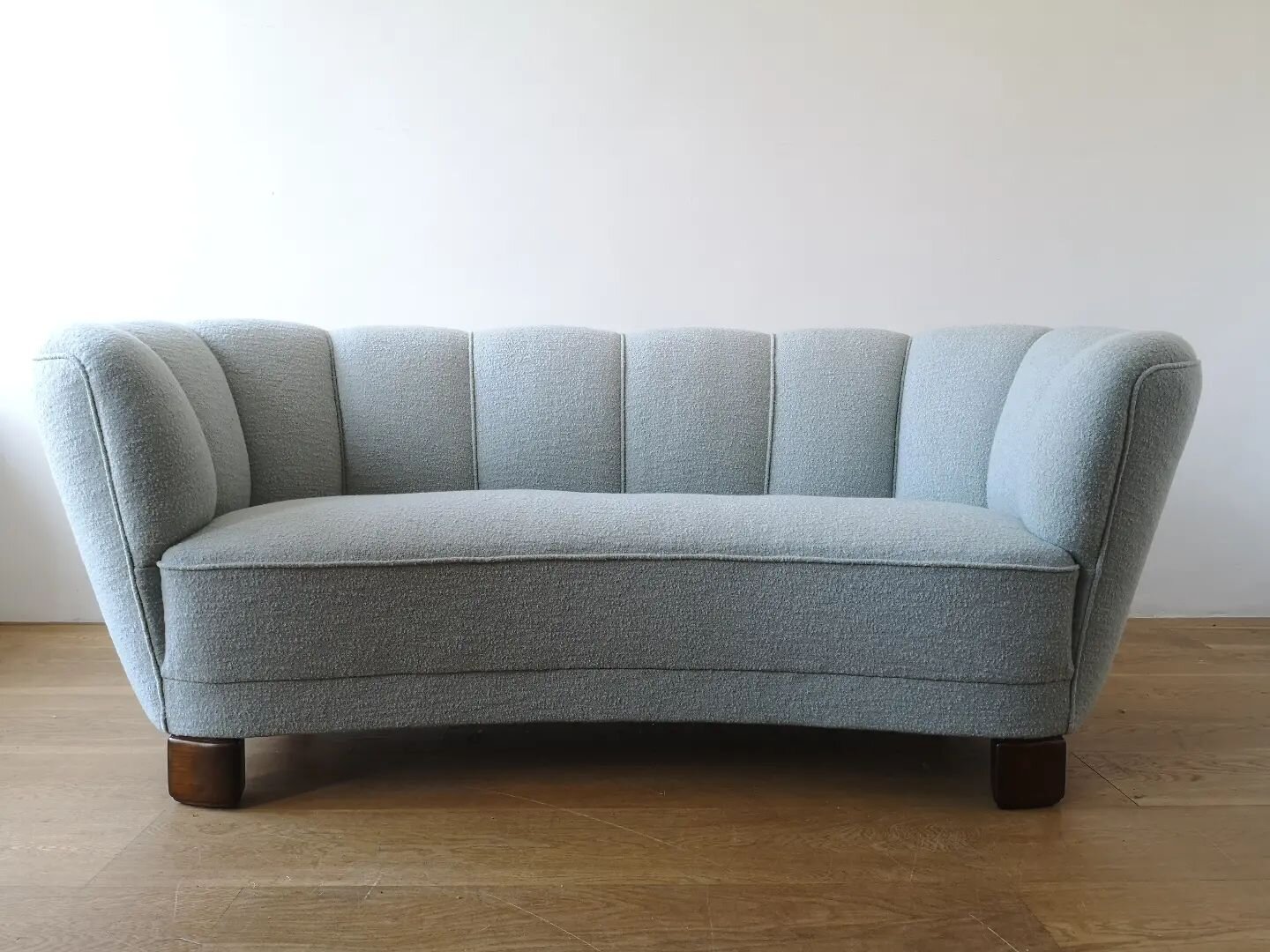 1930's Danish Banana Sofa
Reupholstered in Isle Mill wool.
For Sale. DM for details

#Danishcabinetmaker
#DanishSofa
#bananasofa
#IsleMill
#Danishmcm
#upholsteryedinburgh
#upholsterersofinstagram