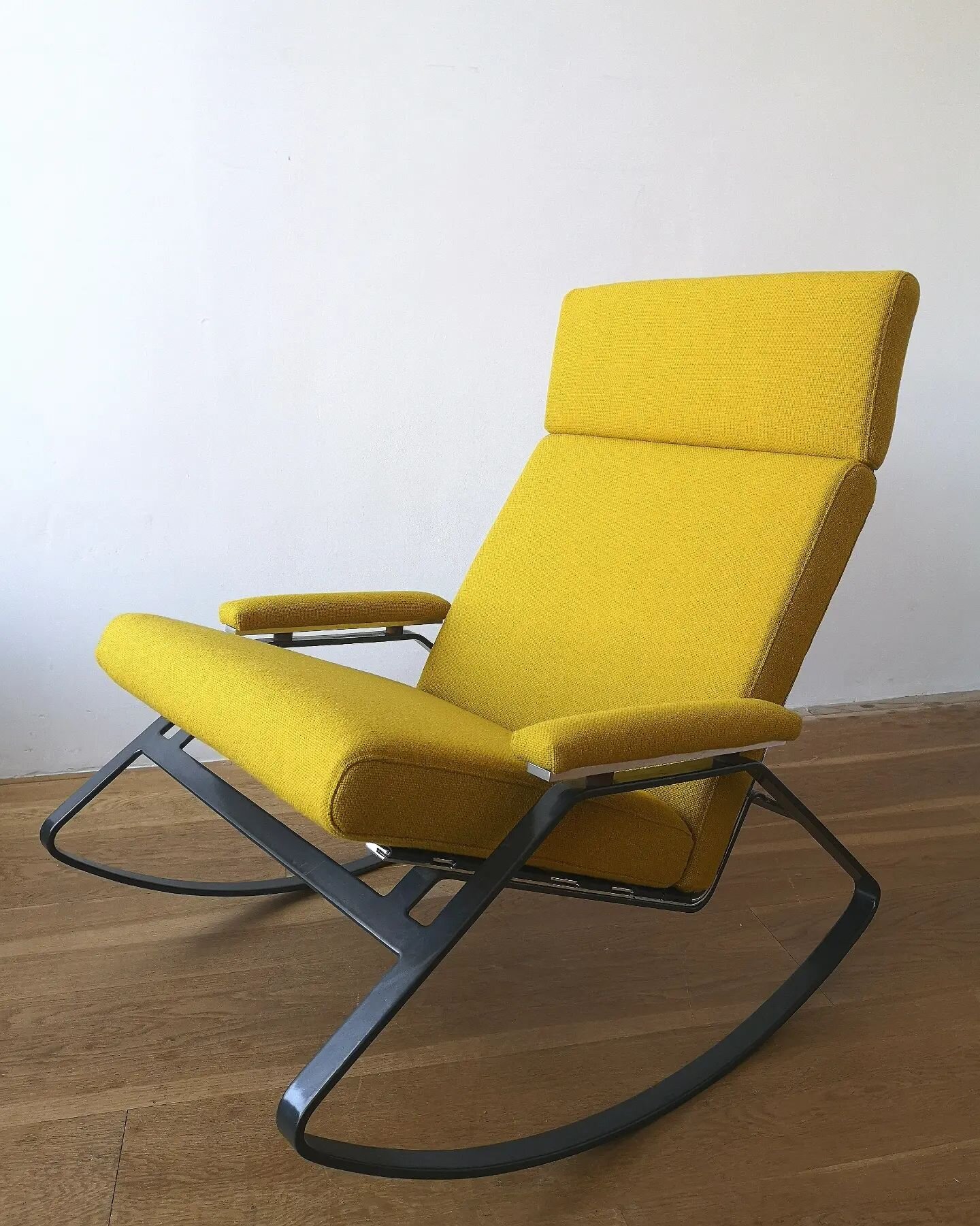 William Plunkett, Reigate Rocking chair. Fully reupholstered in Kvadrat Hallingdal

#upholsteryrestoration #BritishMCM
#midcenturymodern
#britishmidcenturydesign
#ErnestRace
#RobinDay
#upholsteryedinburgh
#upholsterersofinstagram