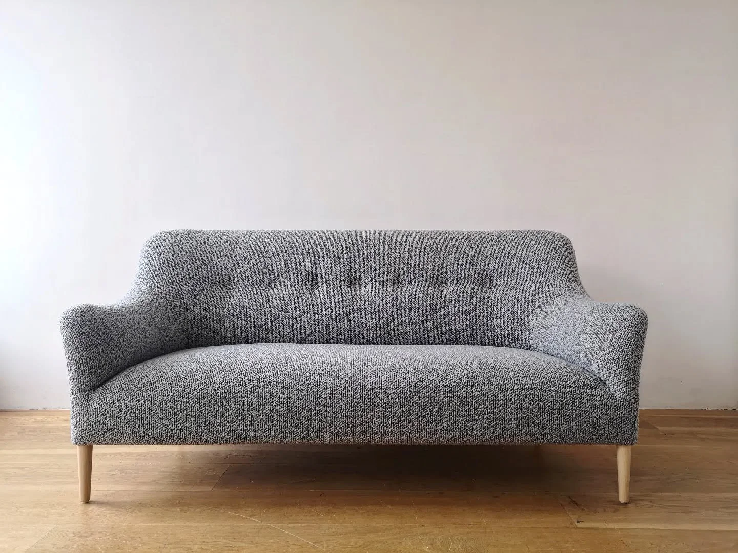 Carlton Sofa in Bute Storr fabric. Made to order 

#sofamanufacturer
#madeinleith
#madeinscotland
#upholsteryedinburgh
#upholsterersofinstagram
#butefabrics