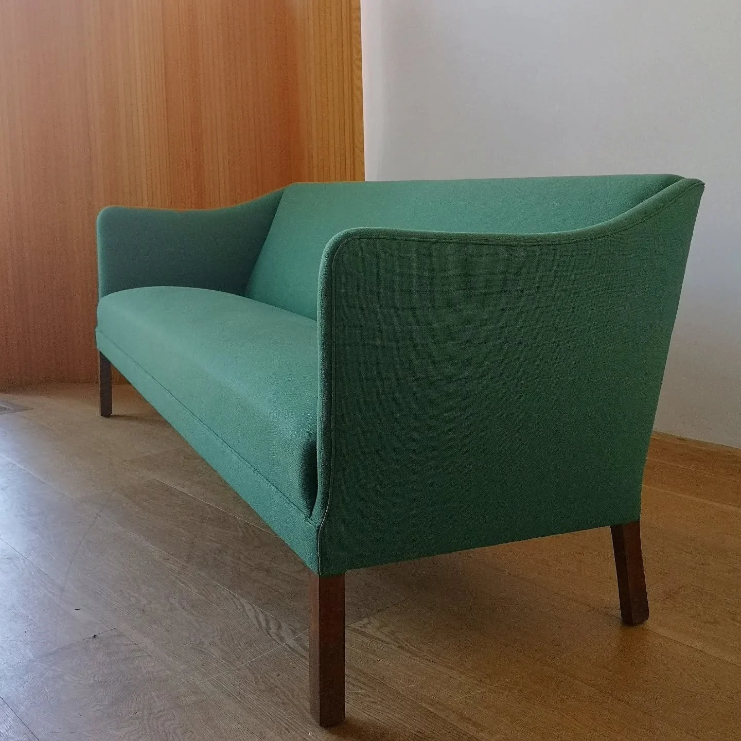 50's Danish Cabinet maker sofa.
Fully restored in Main Line Flax by Camira.

#Danishmidcentury
#DanishMCM
#Danishcabinetmaker
#upholsterersofinstagram #upholsteryedinburgh
#camirafabrics