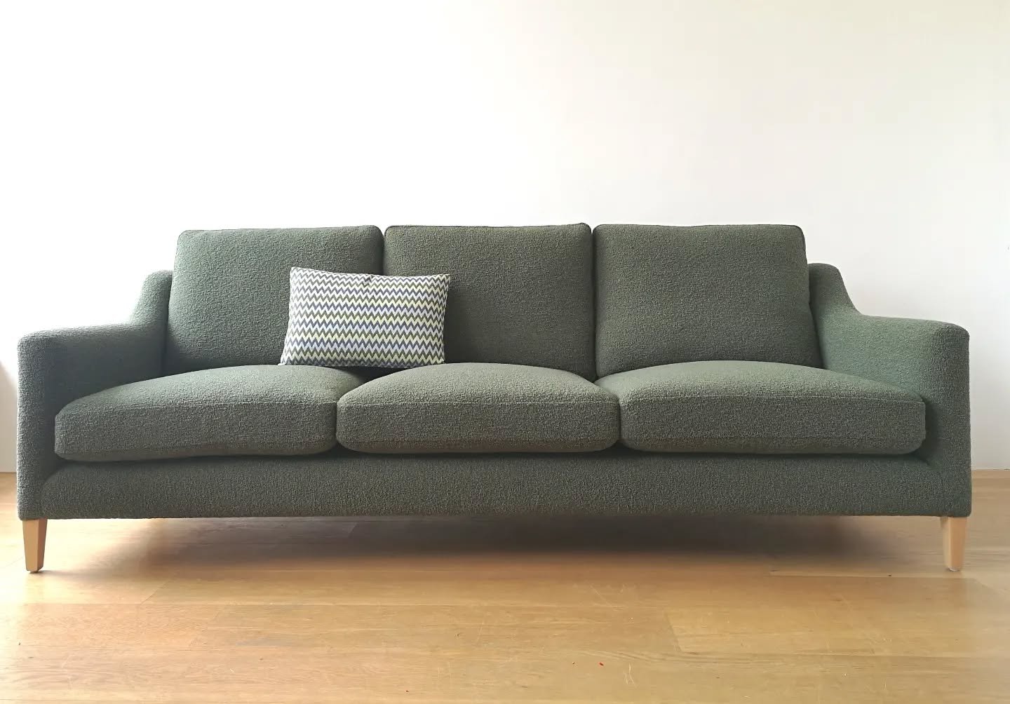 Be Seated 'New Georgian'
3 seater Sofa.
Made to order.

#beseated
#upholsteryedinburgh
#upholsterymanufacture
#madeinleith
#madeinscotland
#tiree
#upholsterersofinstagram
#sofamanufacturer