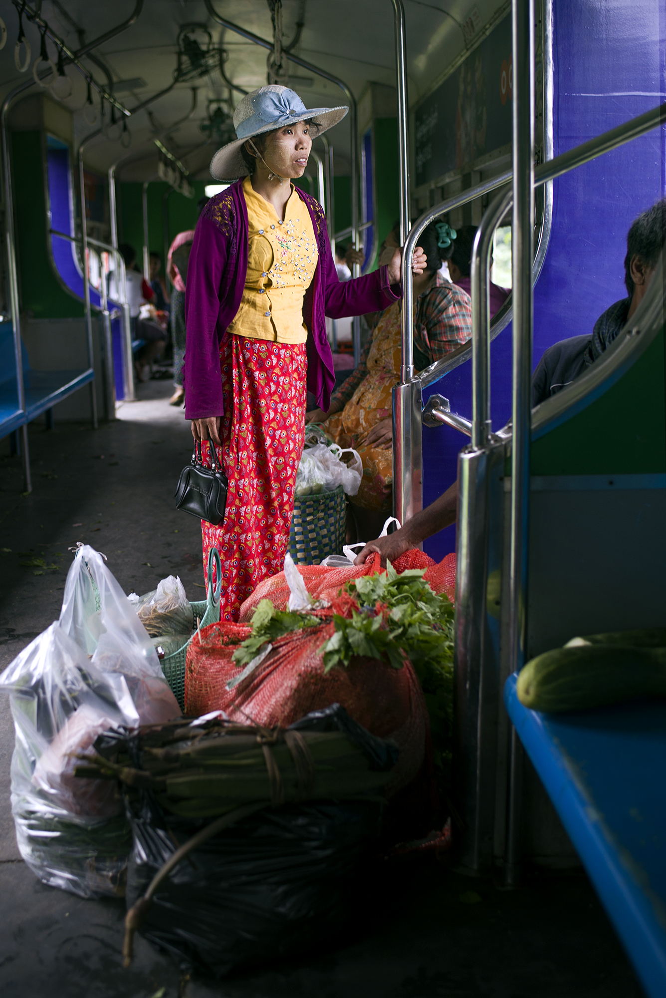 WOMAN WITH BAGS CIRCLE LINEs.jpg