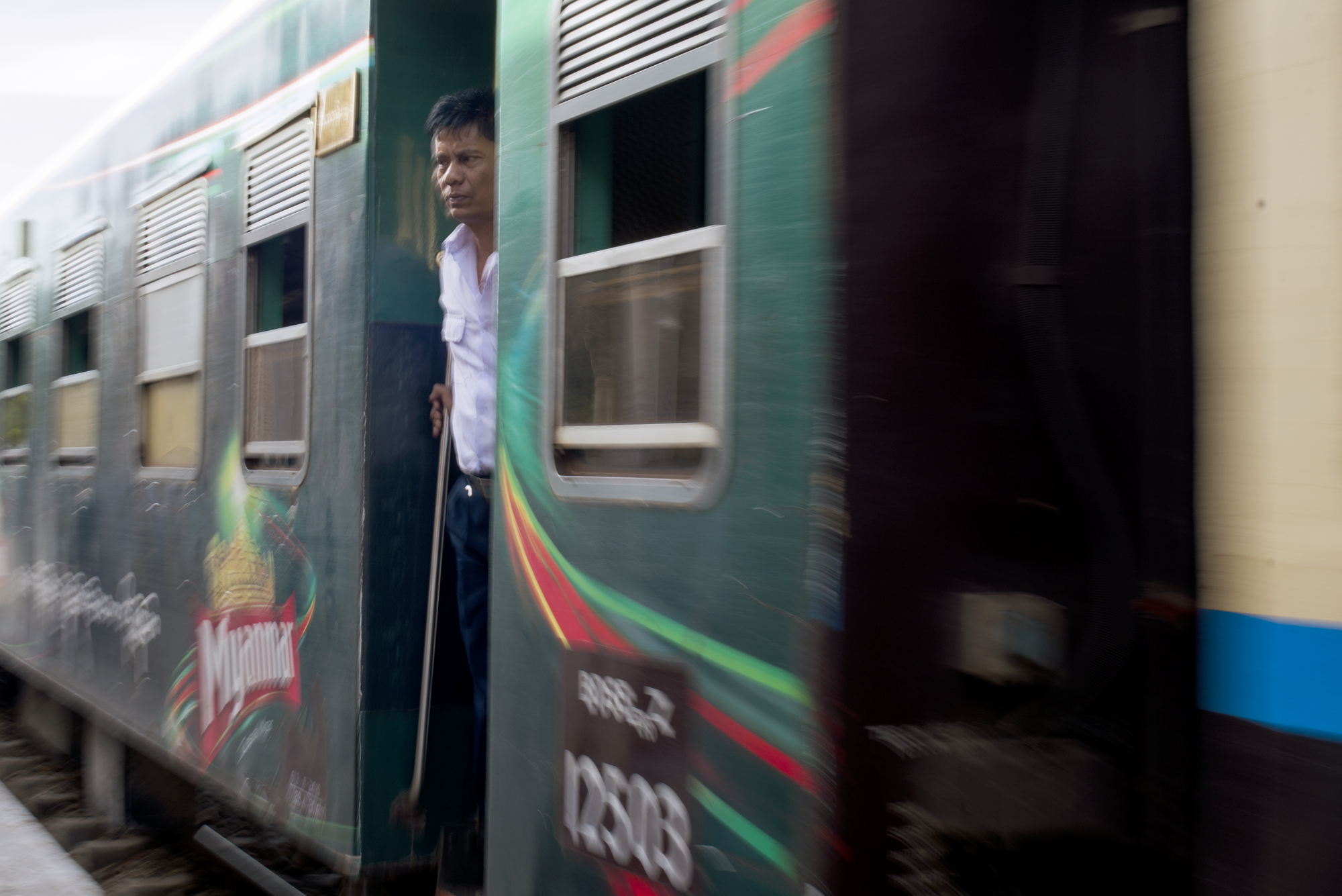 CONDUCTOR MOTION BLUR .jpg