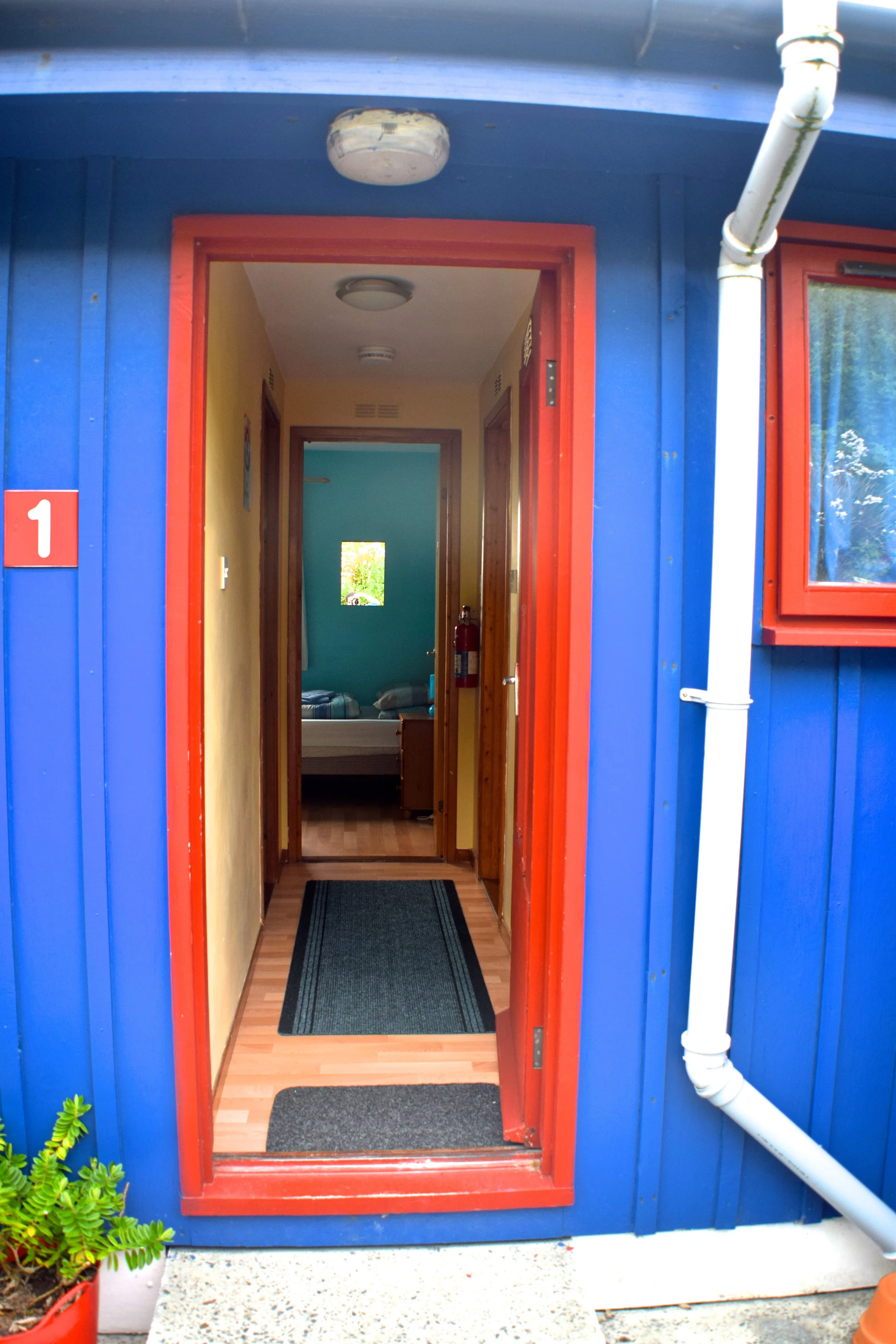 New doors! - Easterhoull Chalets- Scalloway