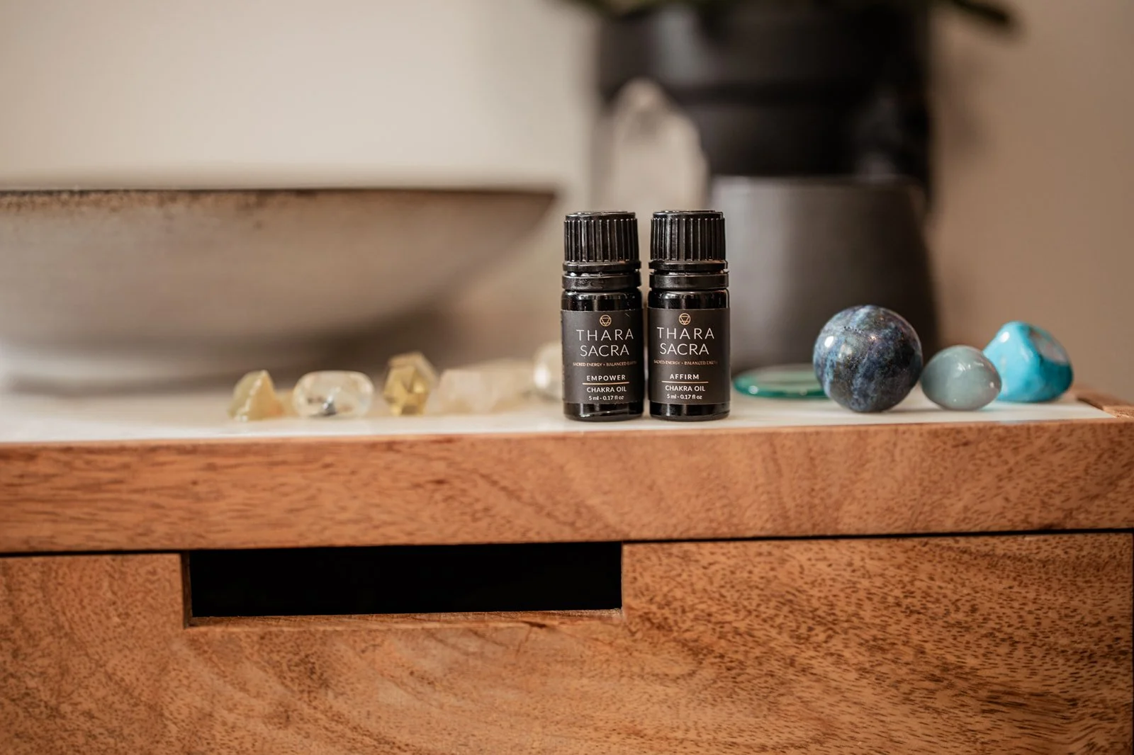 PLANT ALLIES FOR THE THROAT CHAKRA - CULTIVATING CLARITY AND SELF-EXPRESSION